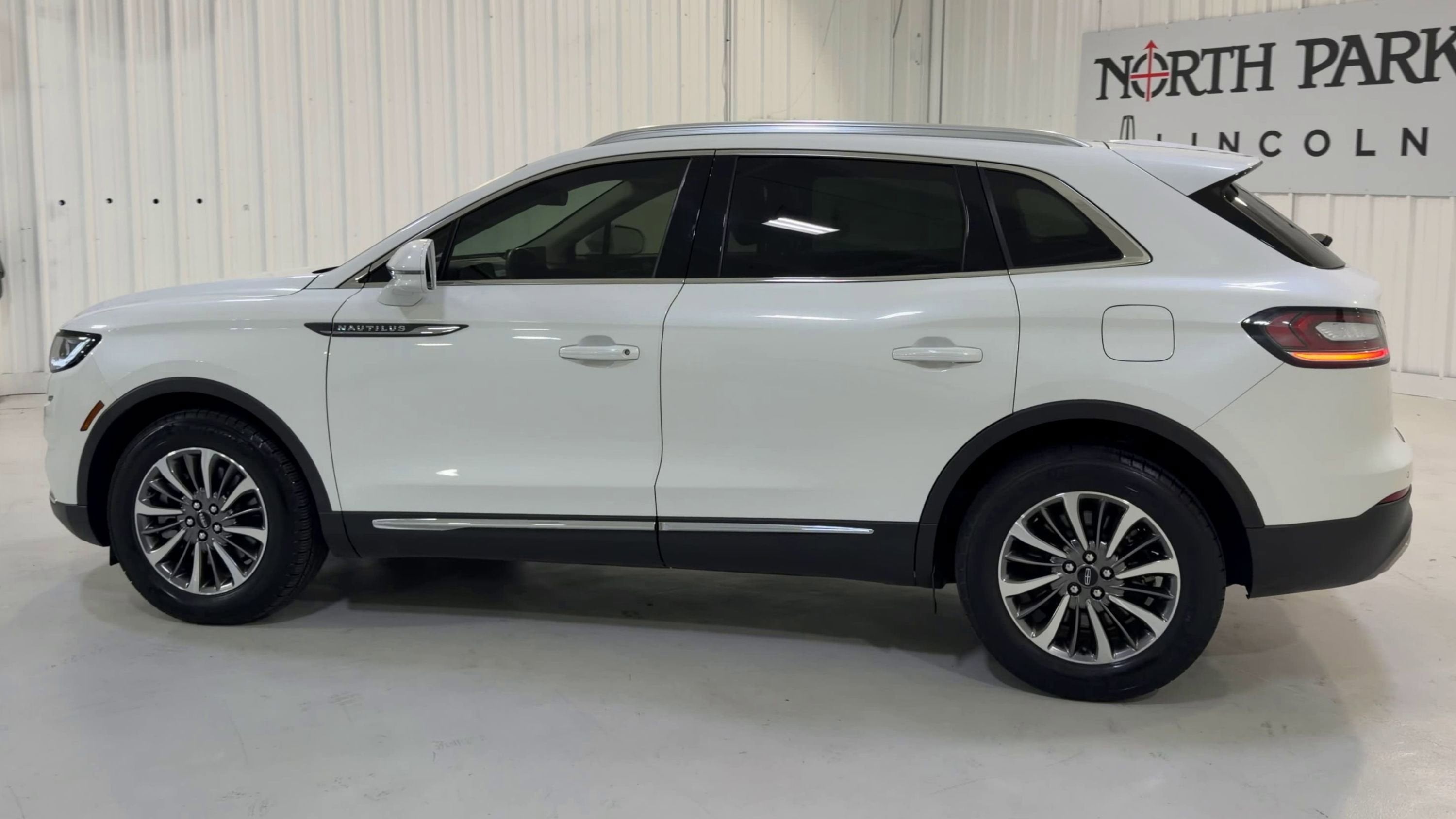 2023 Lincoln Nautilus Standard