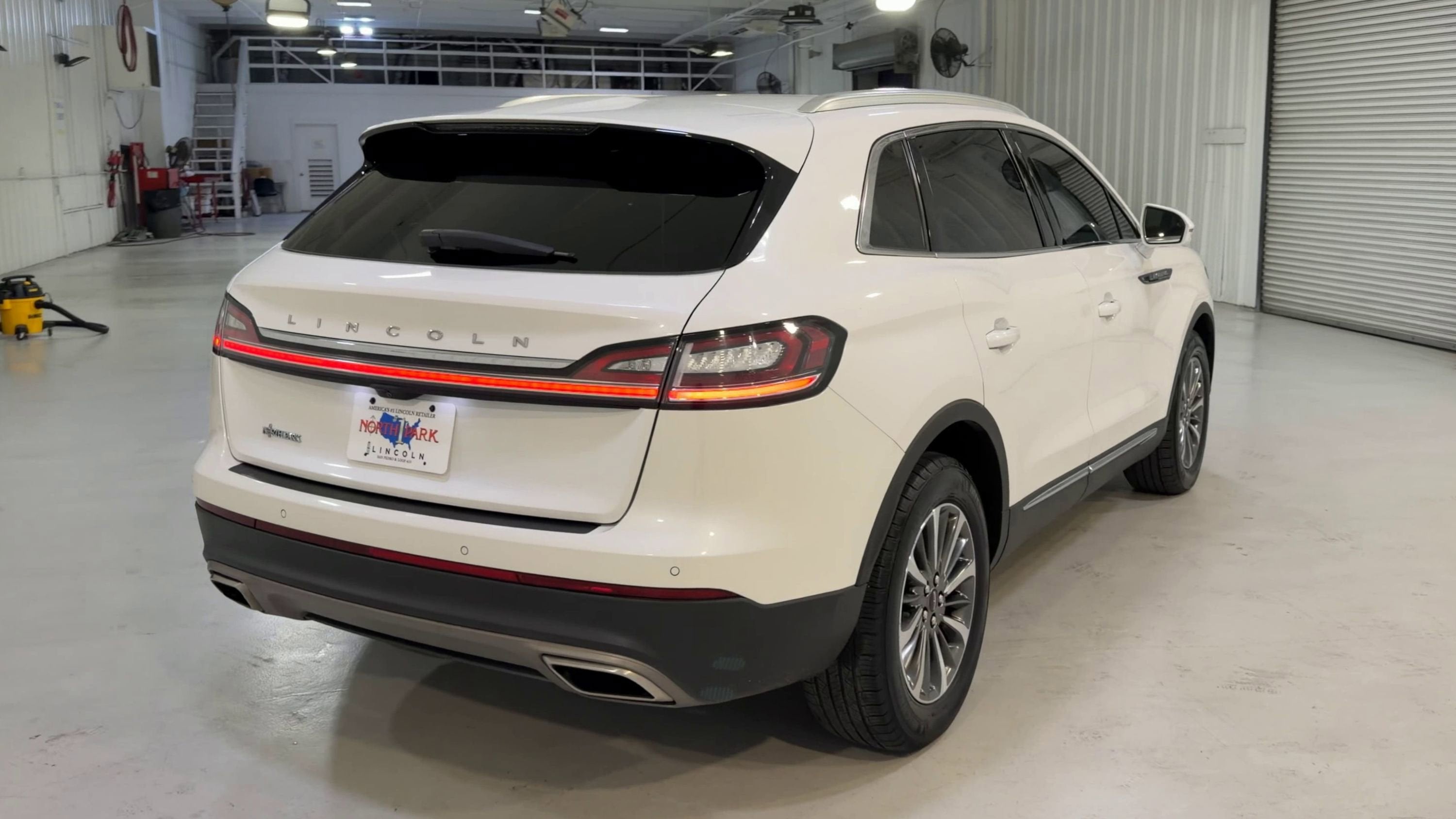 2023 Lincoln Nautilus Standard