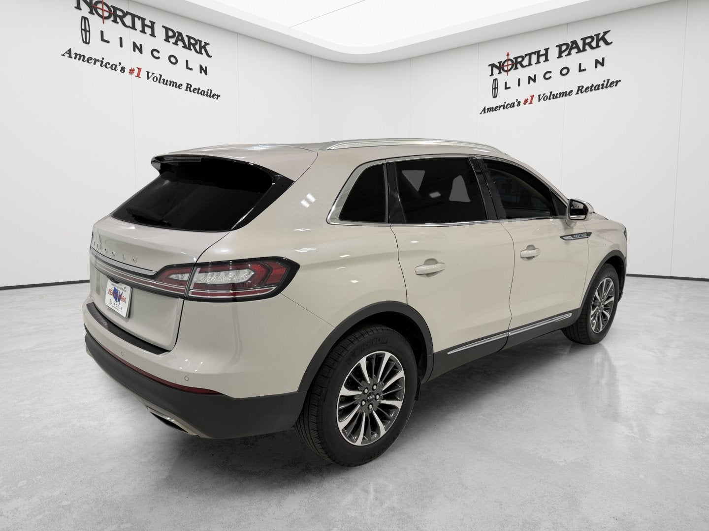 2023 Lincoln Nautilus Standard