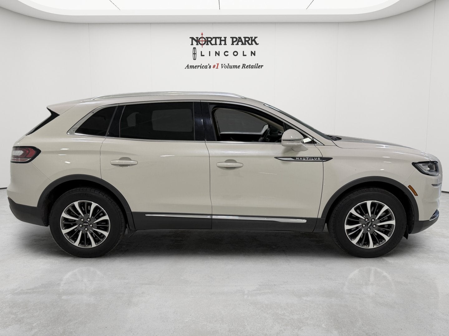 2023 Lincoln Nautilus Standard