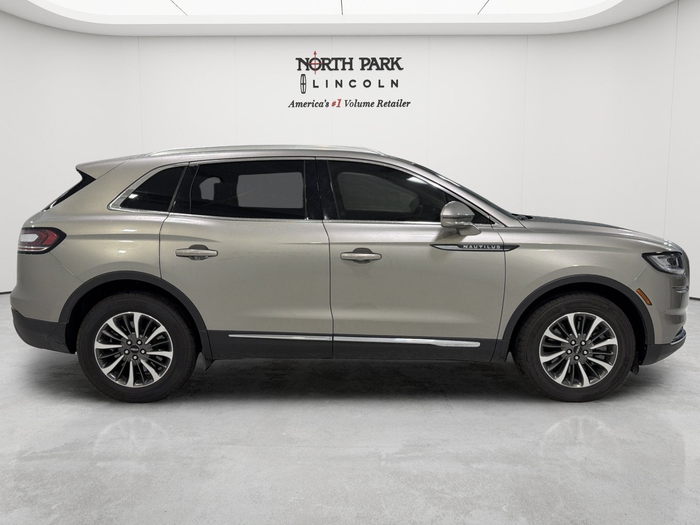 2023 Lincoln Nautilus Standard