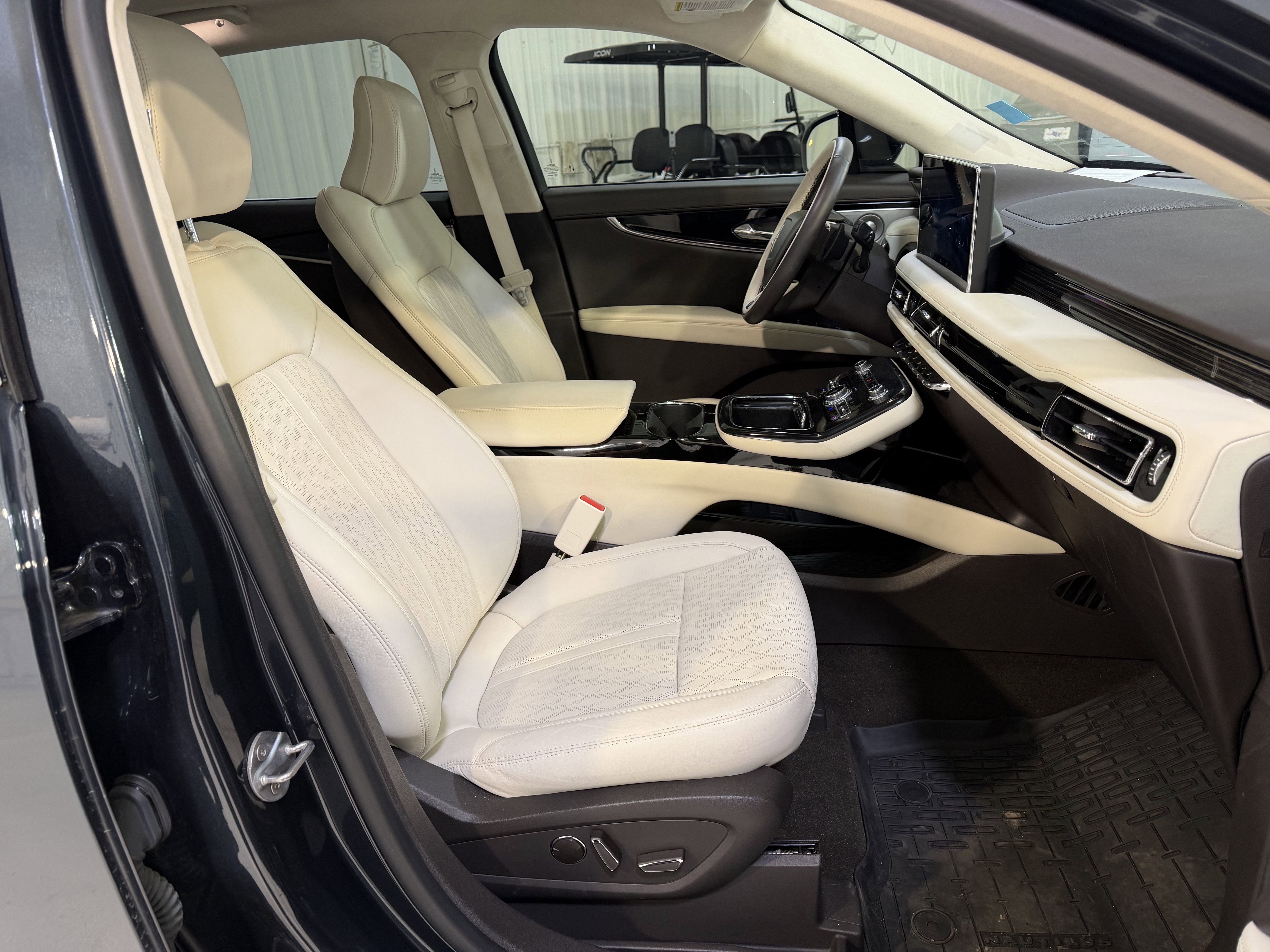 2022 Lincoln Nautilus Black Label