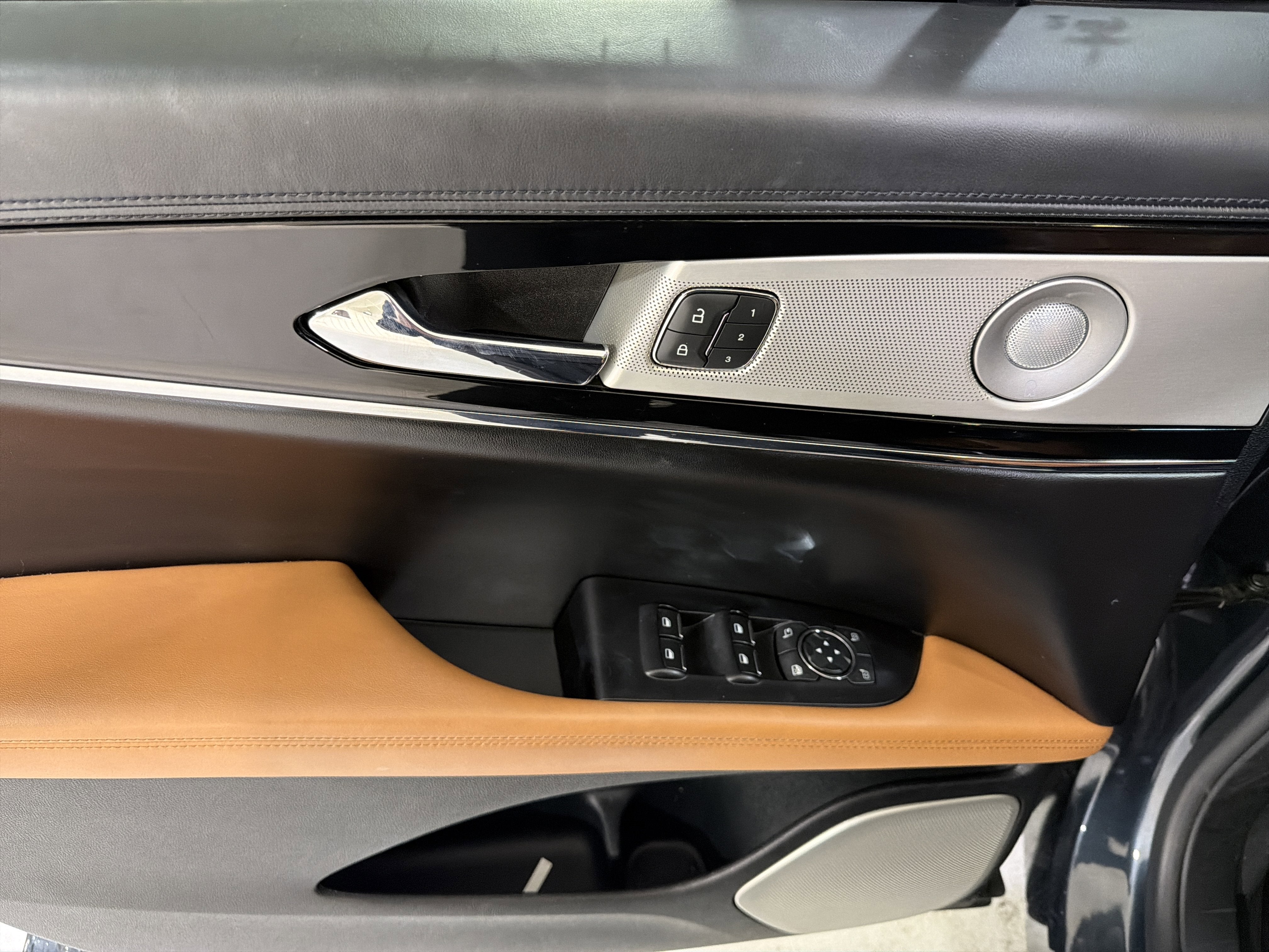 2022 Lincoln Nautilus Black Label