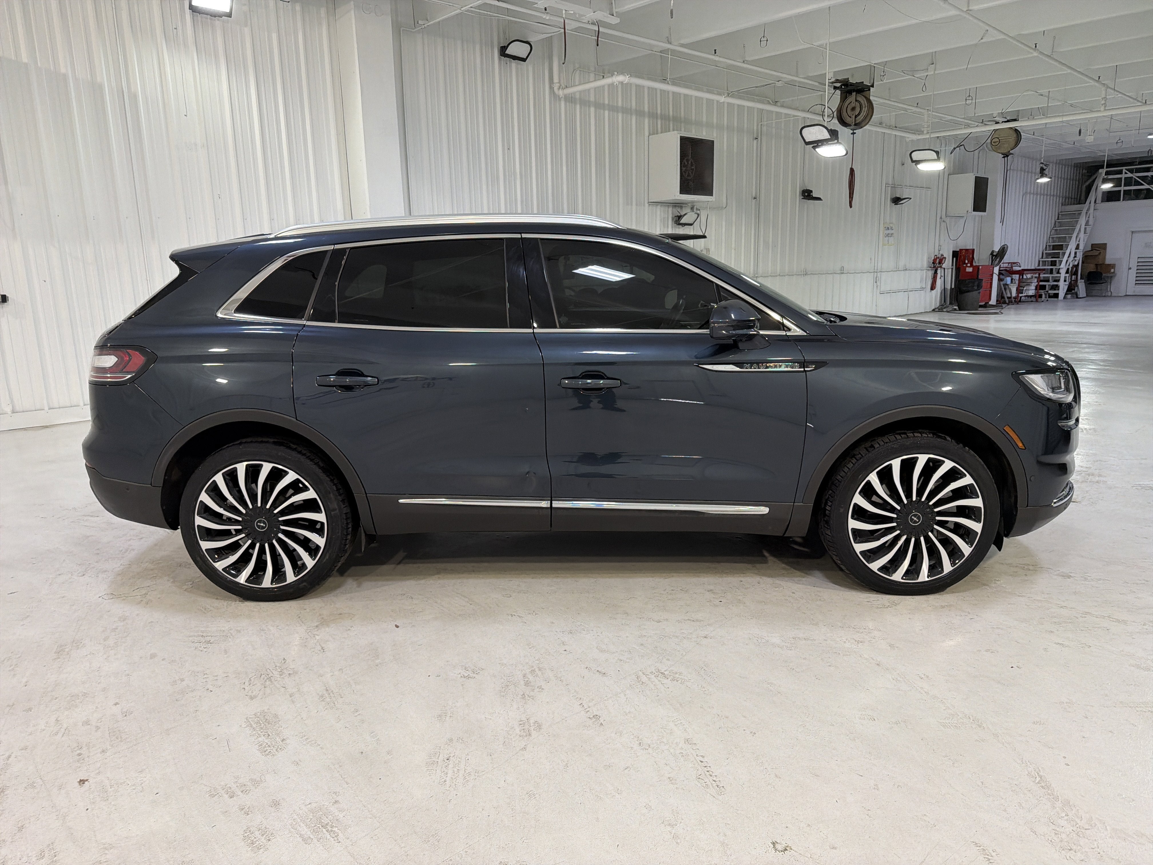 2022 Lincoln Nautilus Black Label