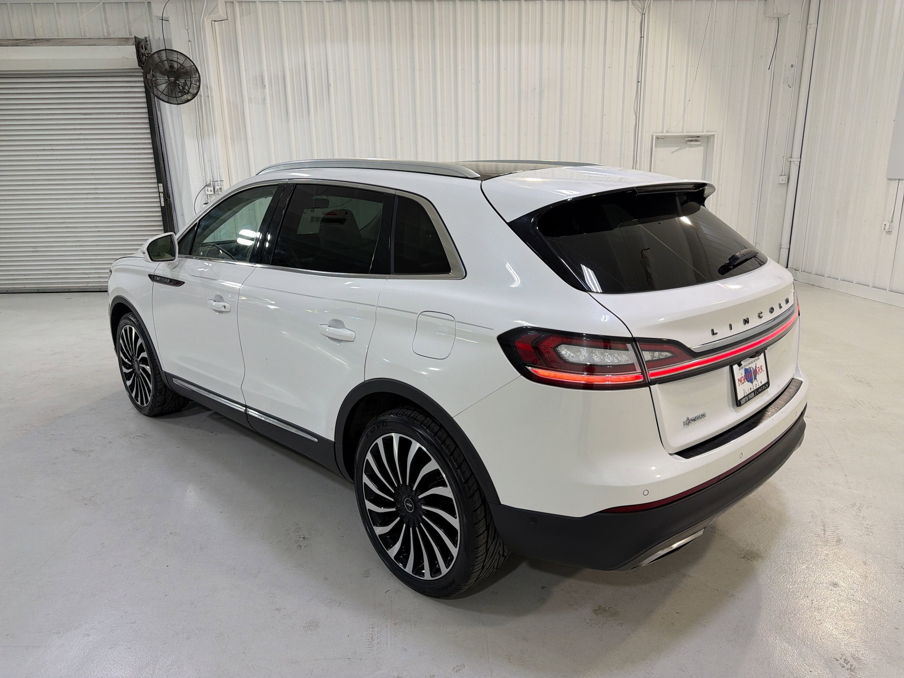 2022 Lincoln Nautilus Black Label