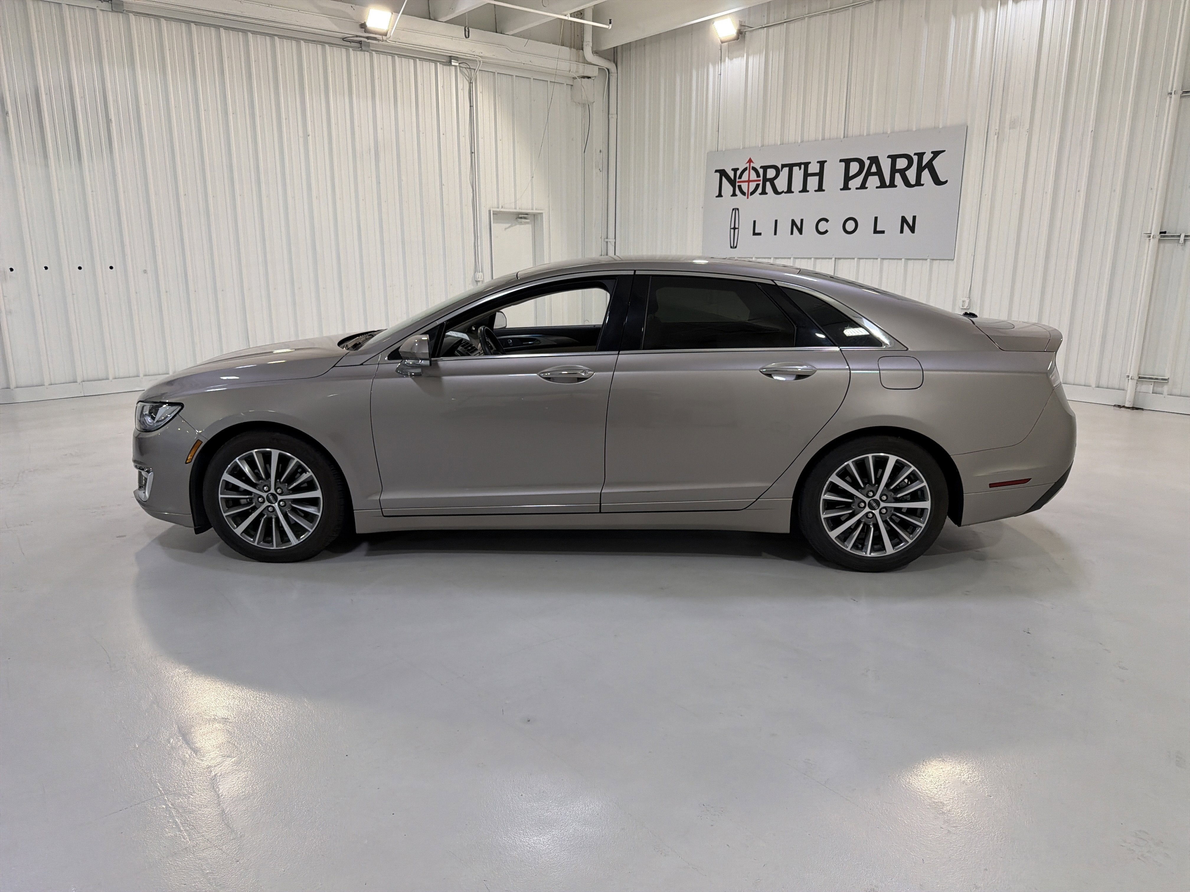 2020 Lincoln MKZ Standard