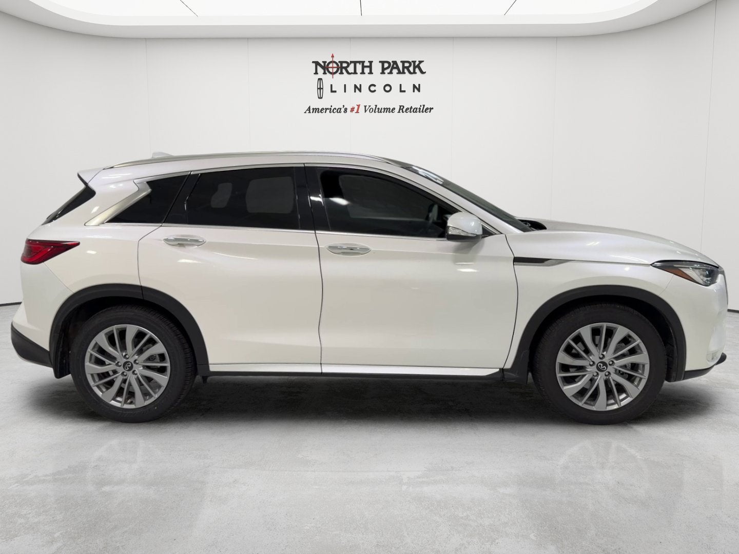 2023 INFINITI QX50 LUXE