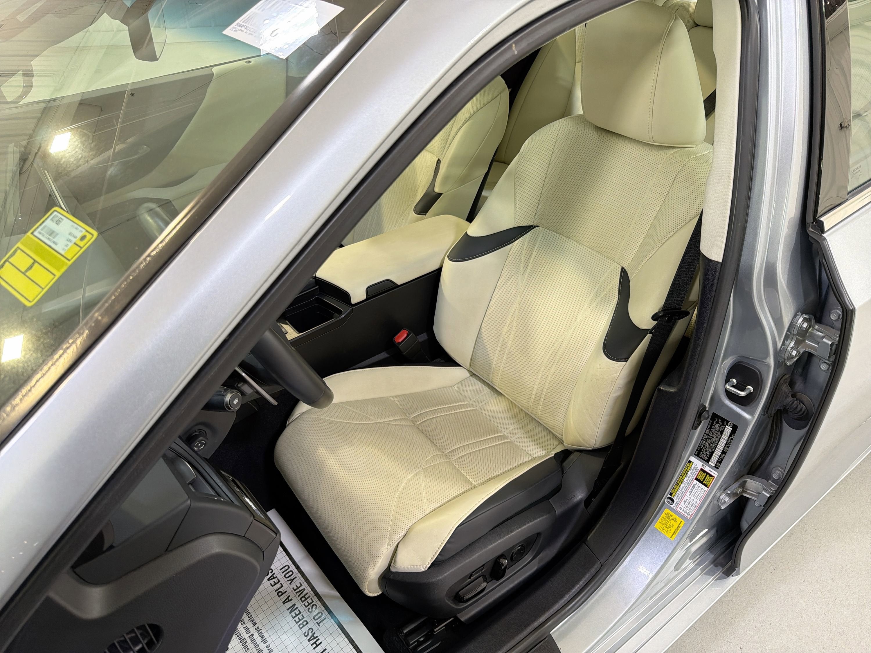 2022 Lexus ES ES 300h Ultra Luxury