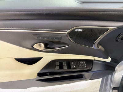 2022 Lexus ES ES 300h Ultra Luxury