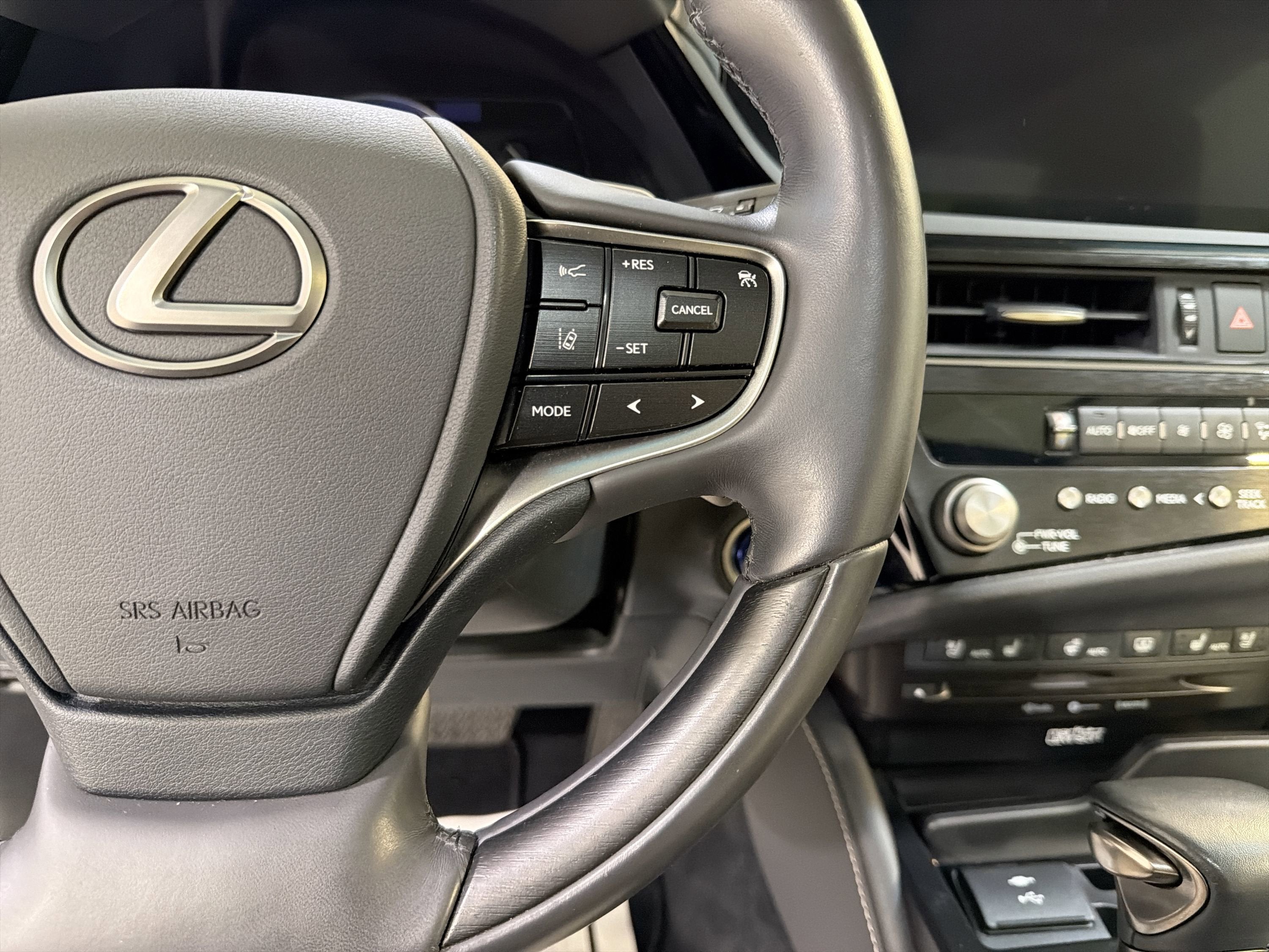 2022 Lexus ES ES 300h Ultra Luxury
