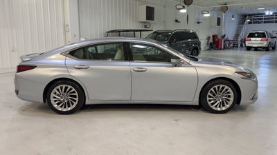 2022 Lexus ES ES 300h Ultra Luxury