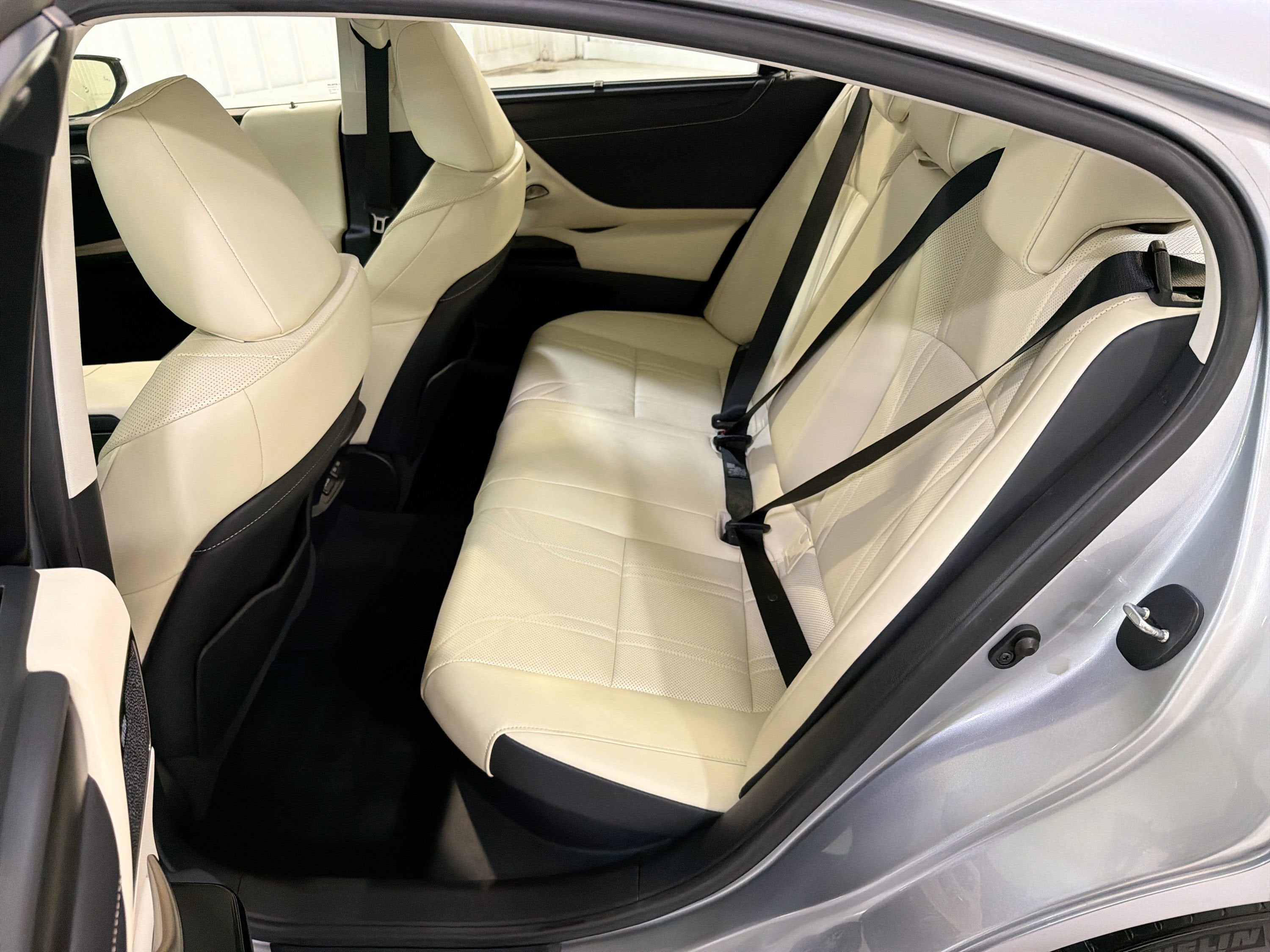 2022 Lexus ES ES 300h Ultra Luxury