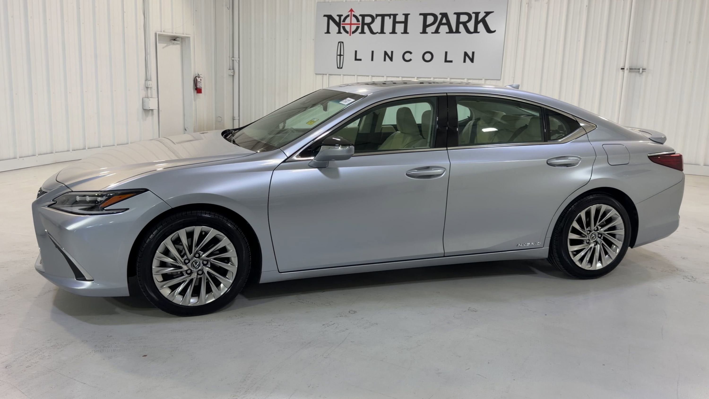 2022 Lexus ES ES 300h Ultra Luxury