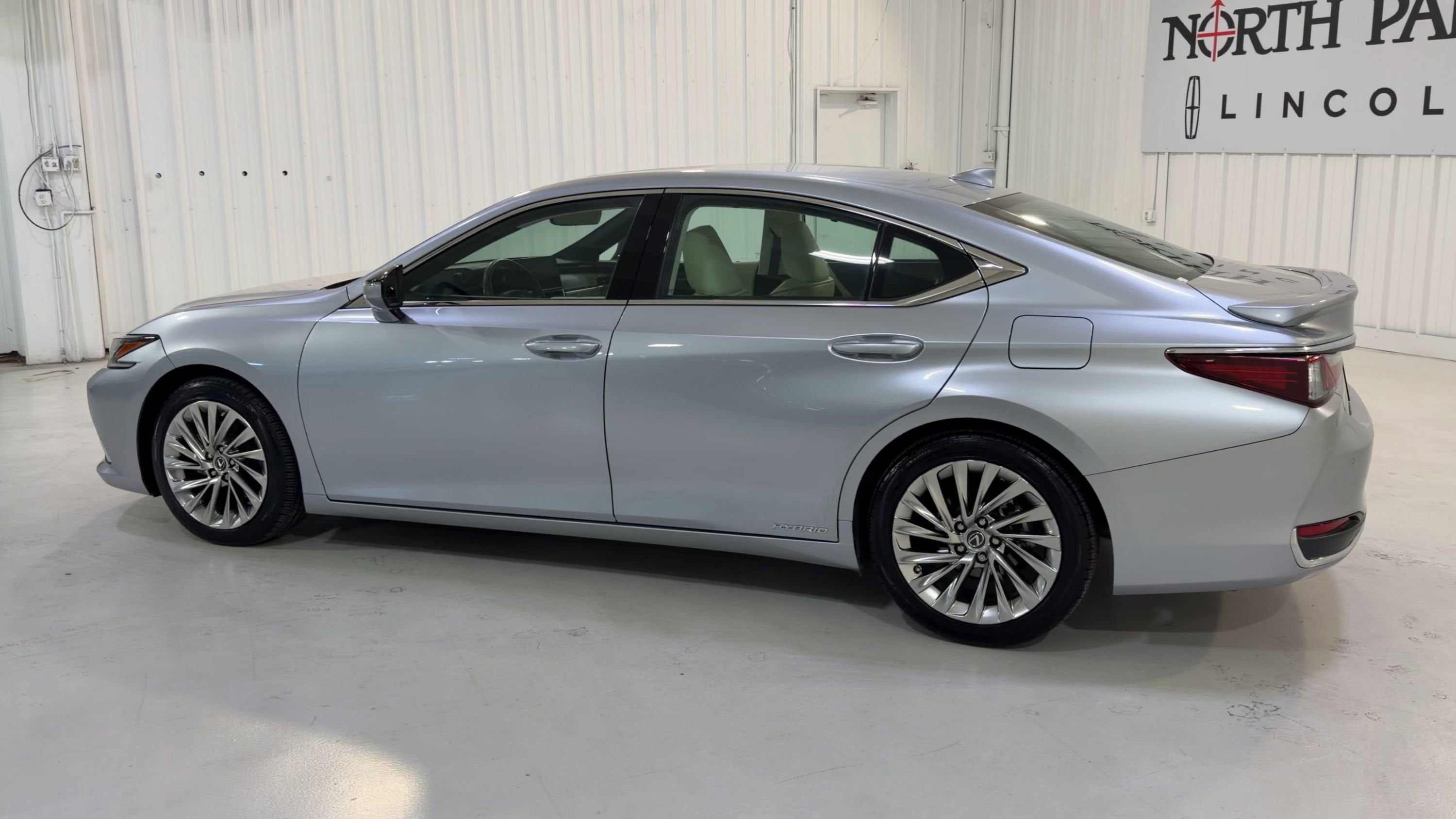 2022 Lexus ES ES 300h Ultra Luxury