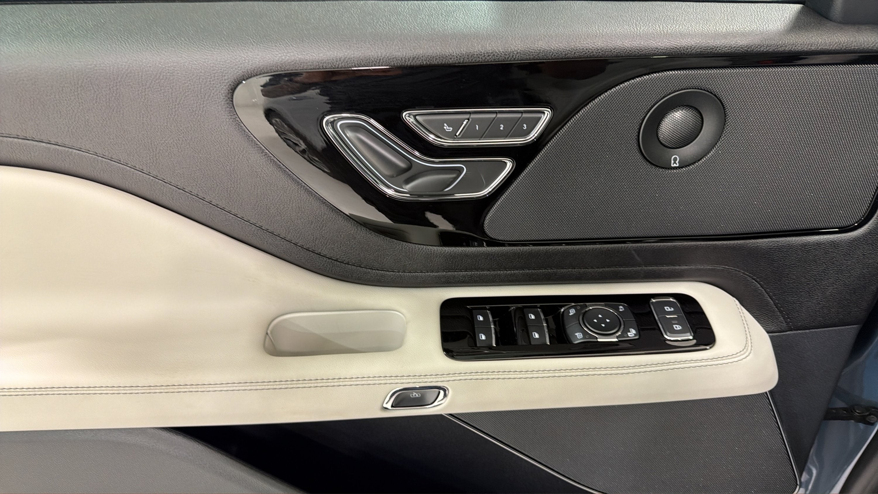2027 Lincoln Aviator Premiere
