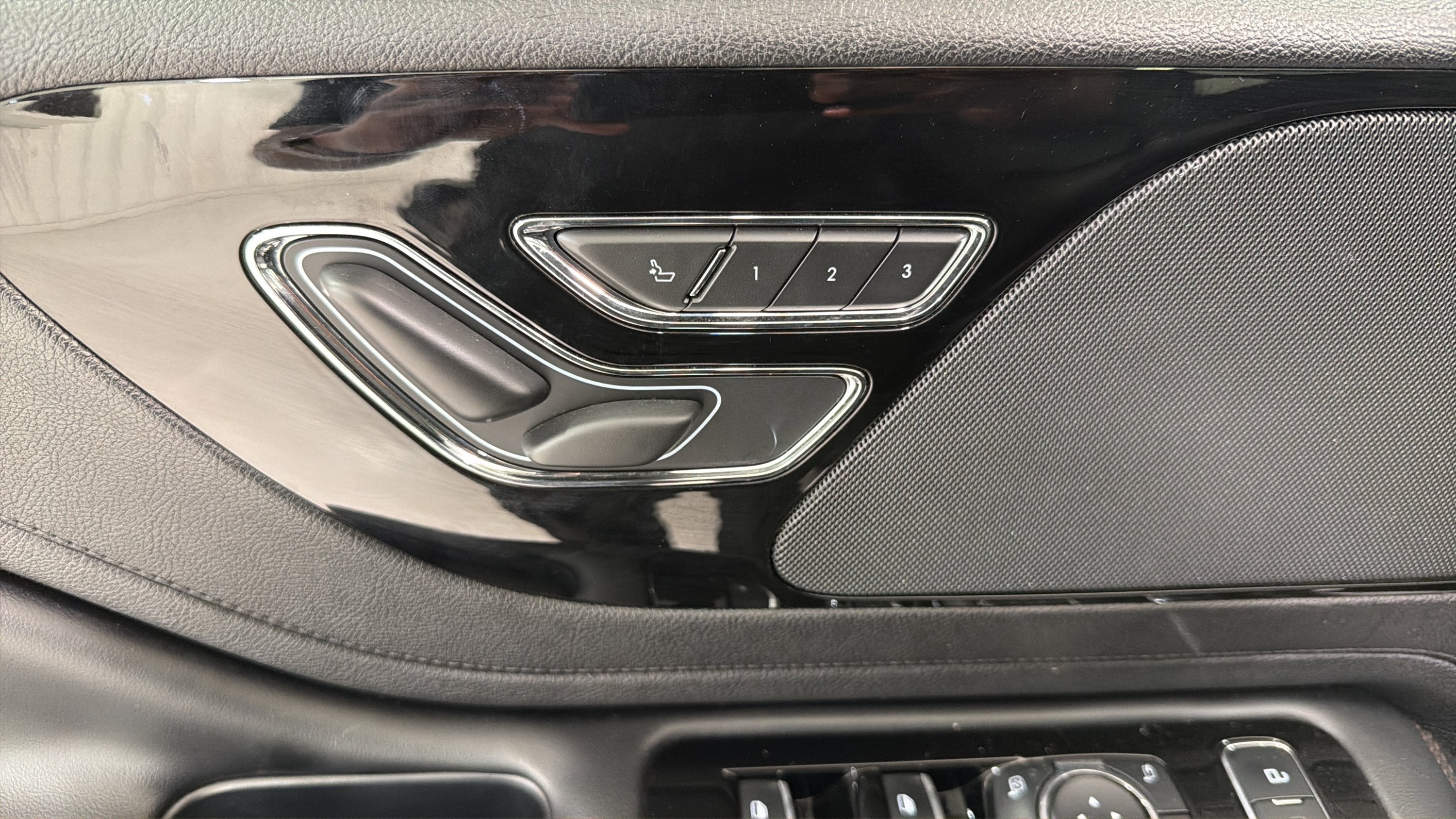 2023 Lincoln Aviator Standard