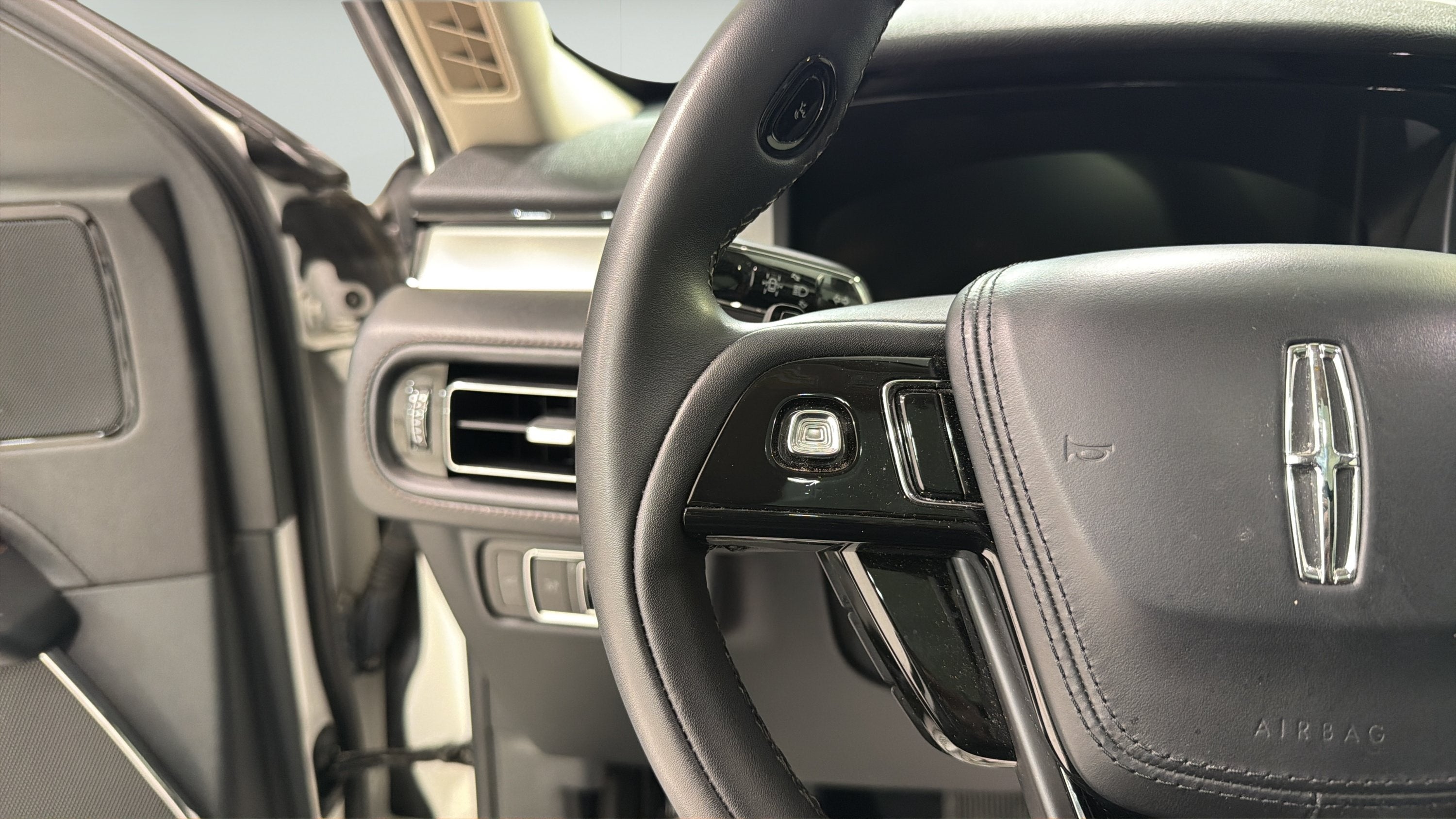 2023 Lincoln Aviator Standard