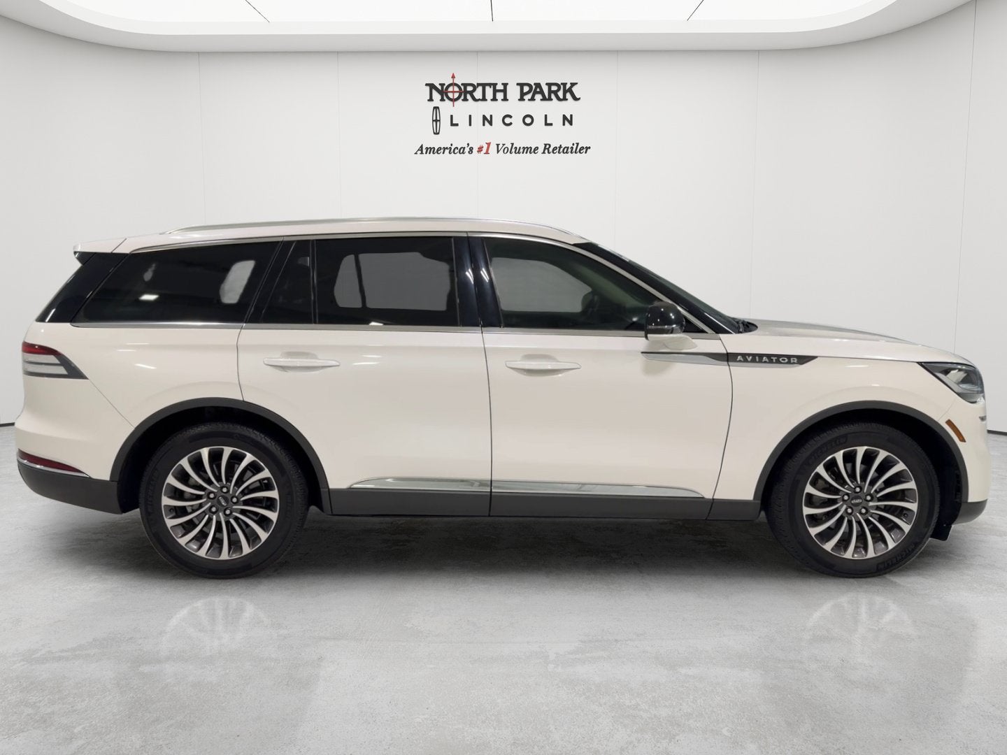 2023 Lincoln Aviator Standard