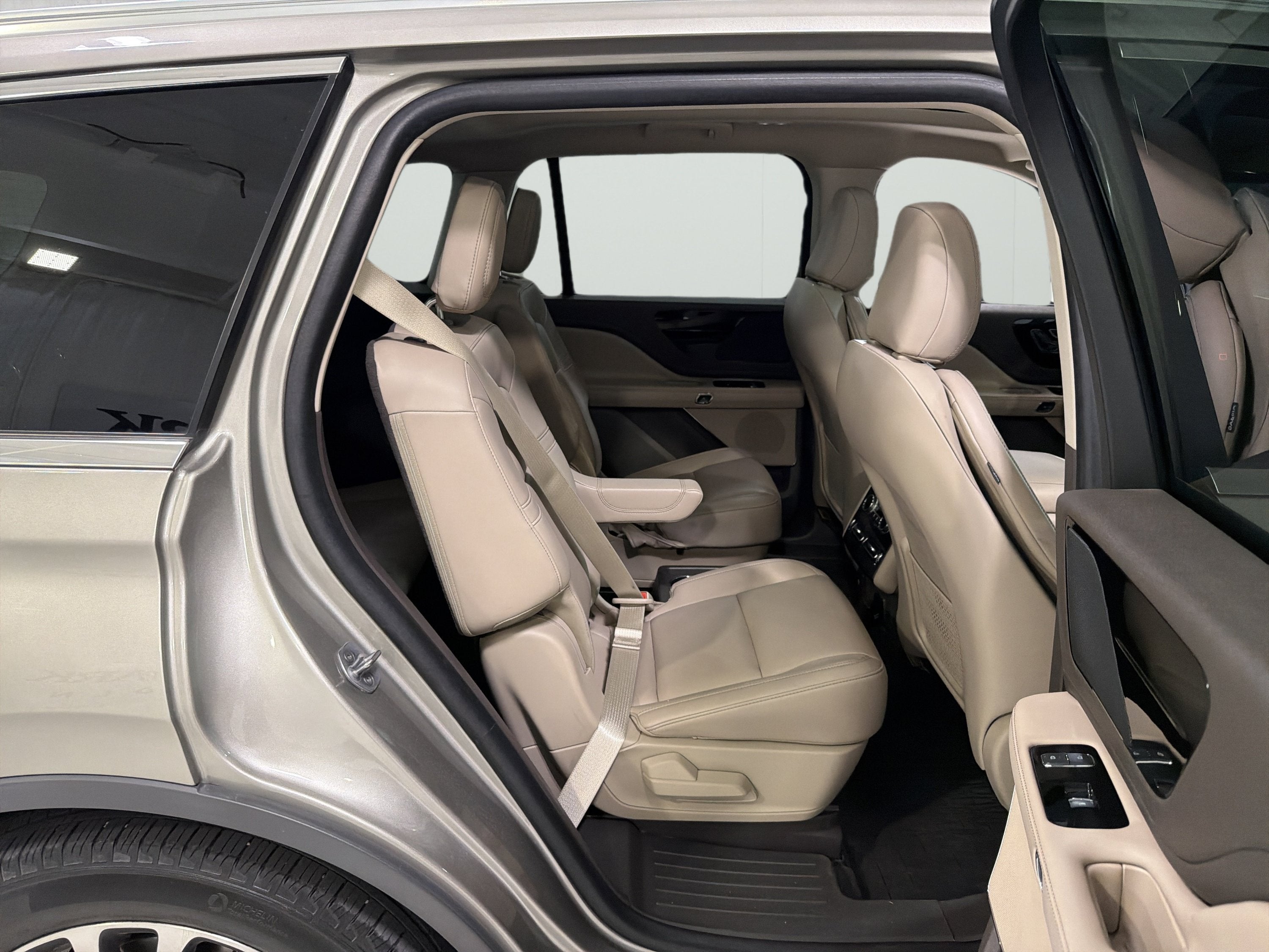 2023 Lincoln Aviator Standard
