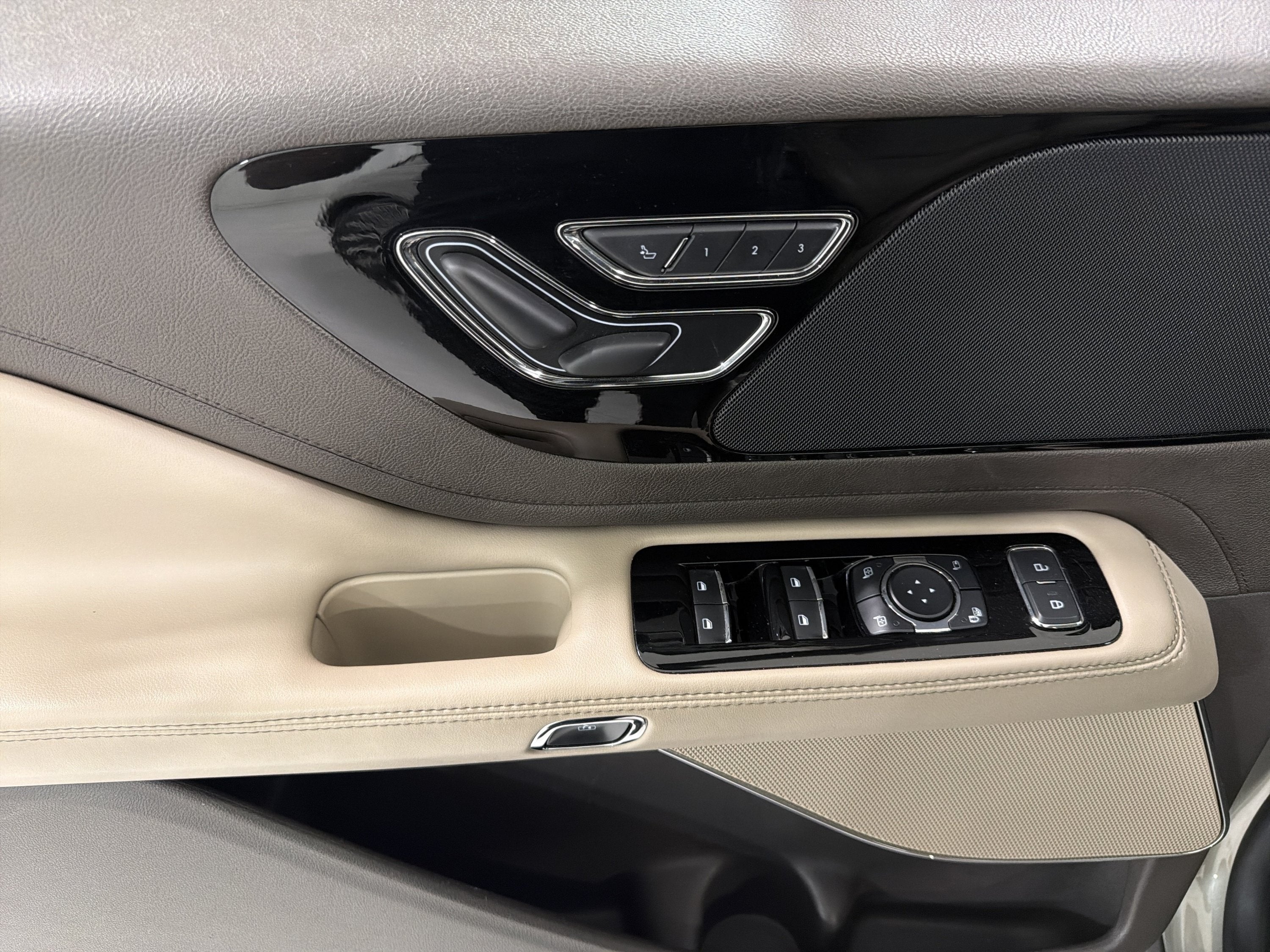 2023 Lincoln Aviator Standard