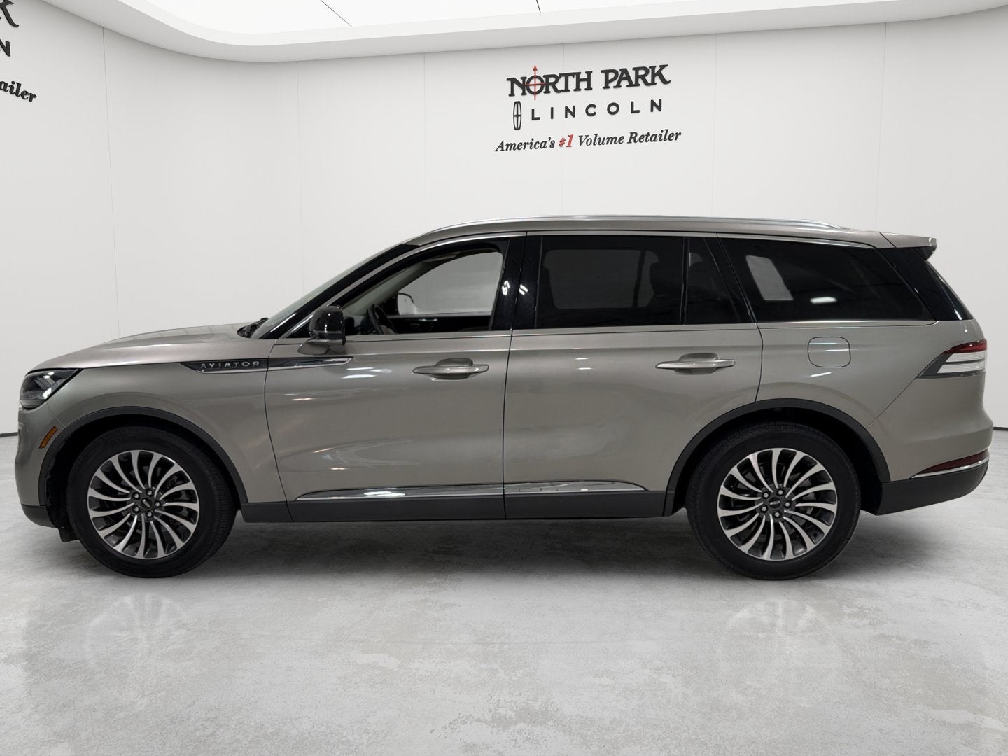 2023 Lincoln Aviator Standard