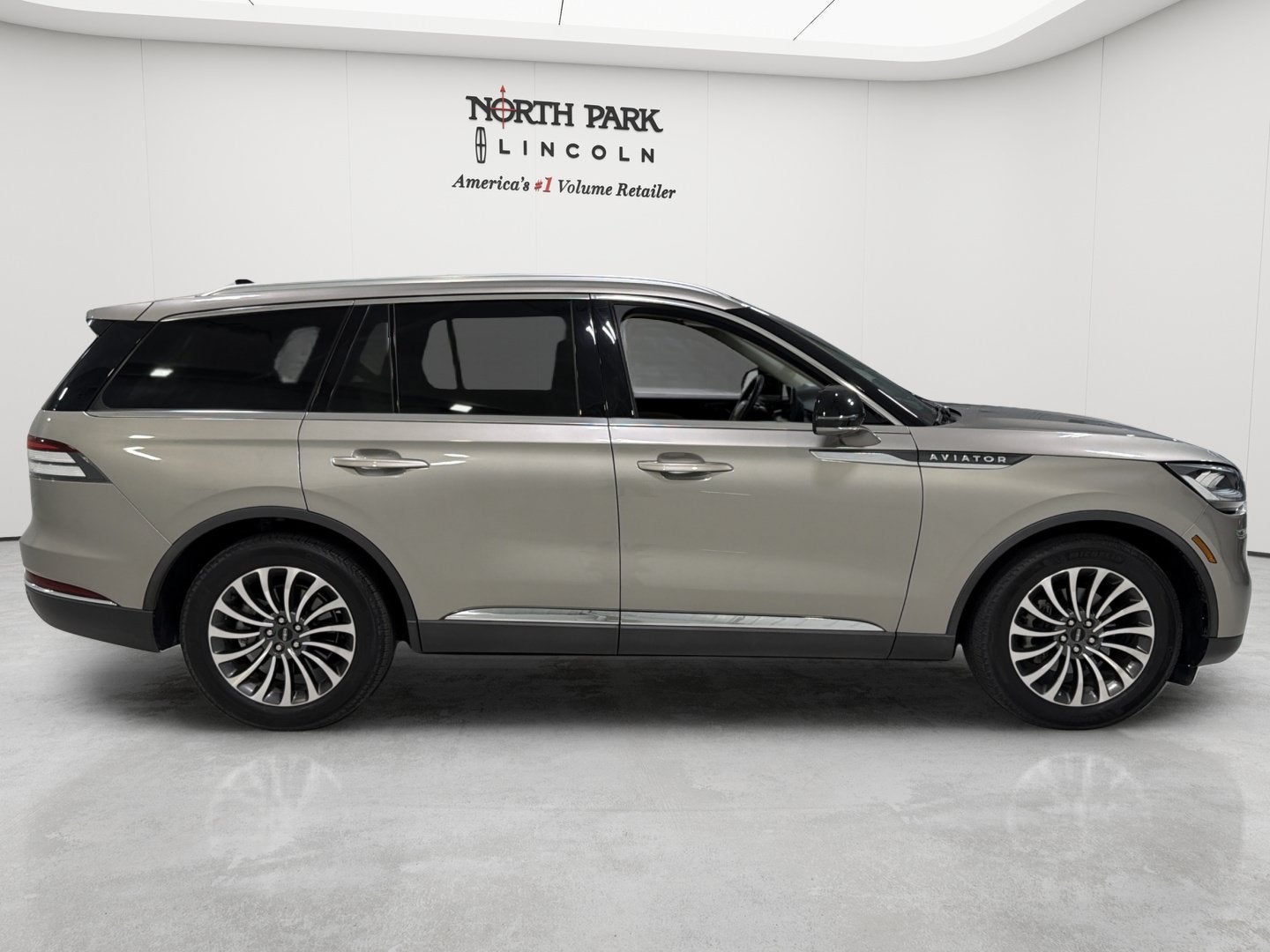 2023 Lincoln Aviator Standard
