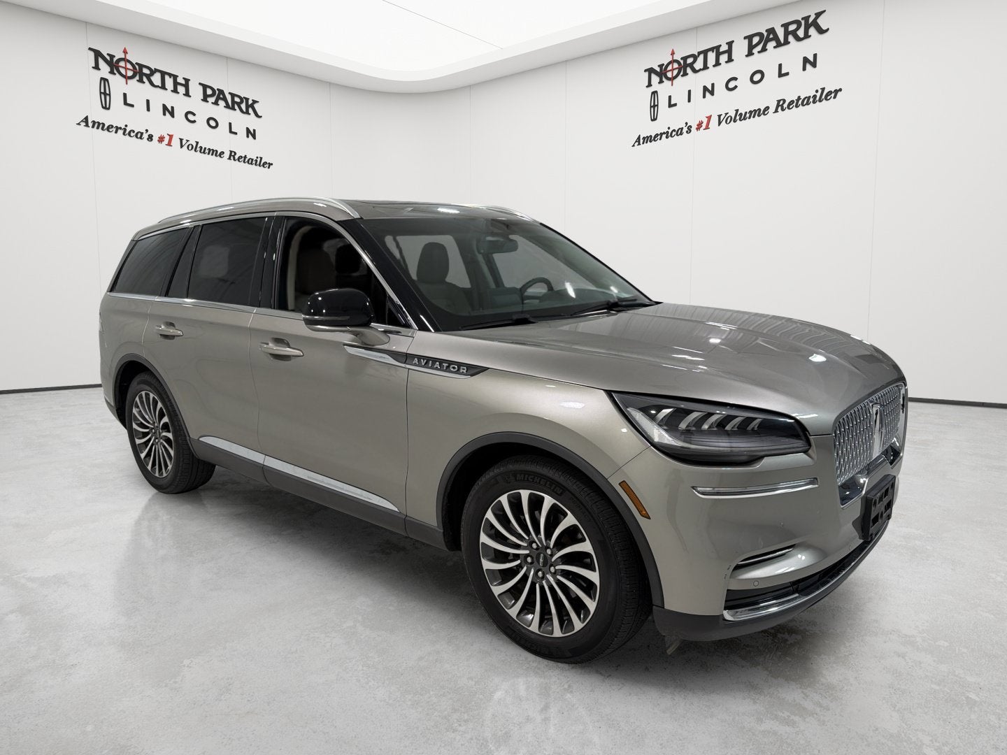 2023 Lincoln Aviator Standard