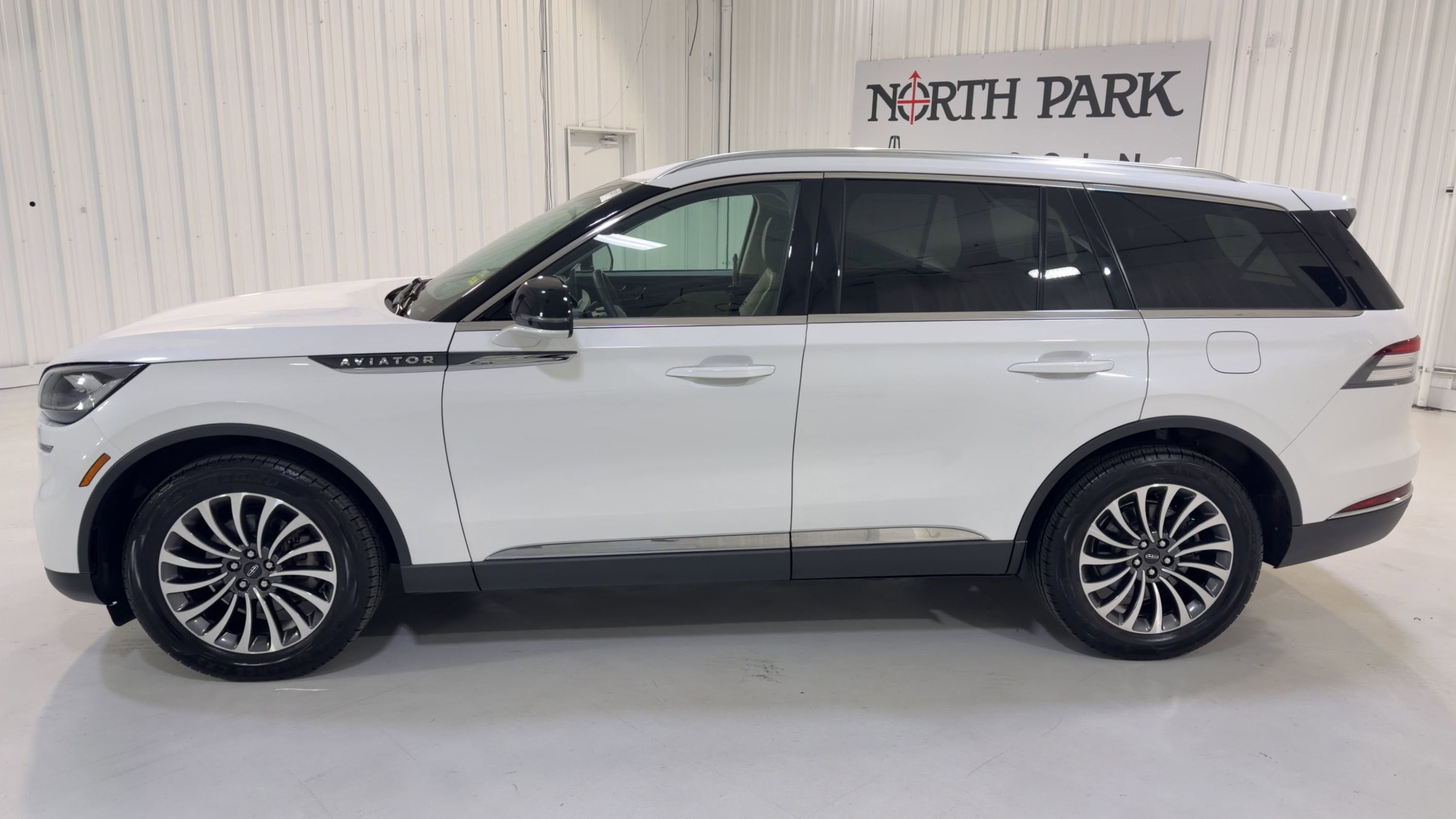 2023 Lincoln Aviator Standard