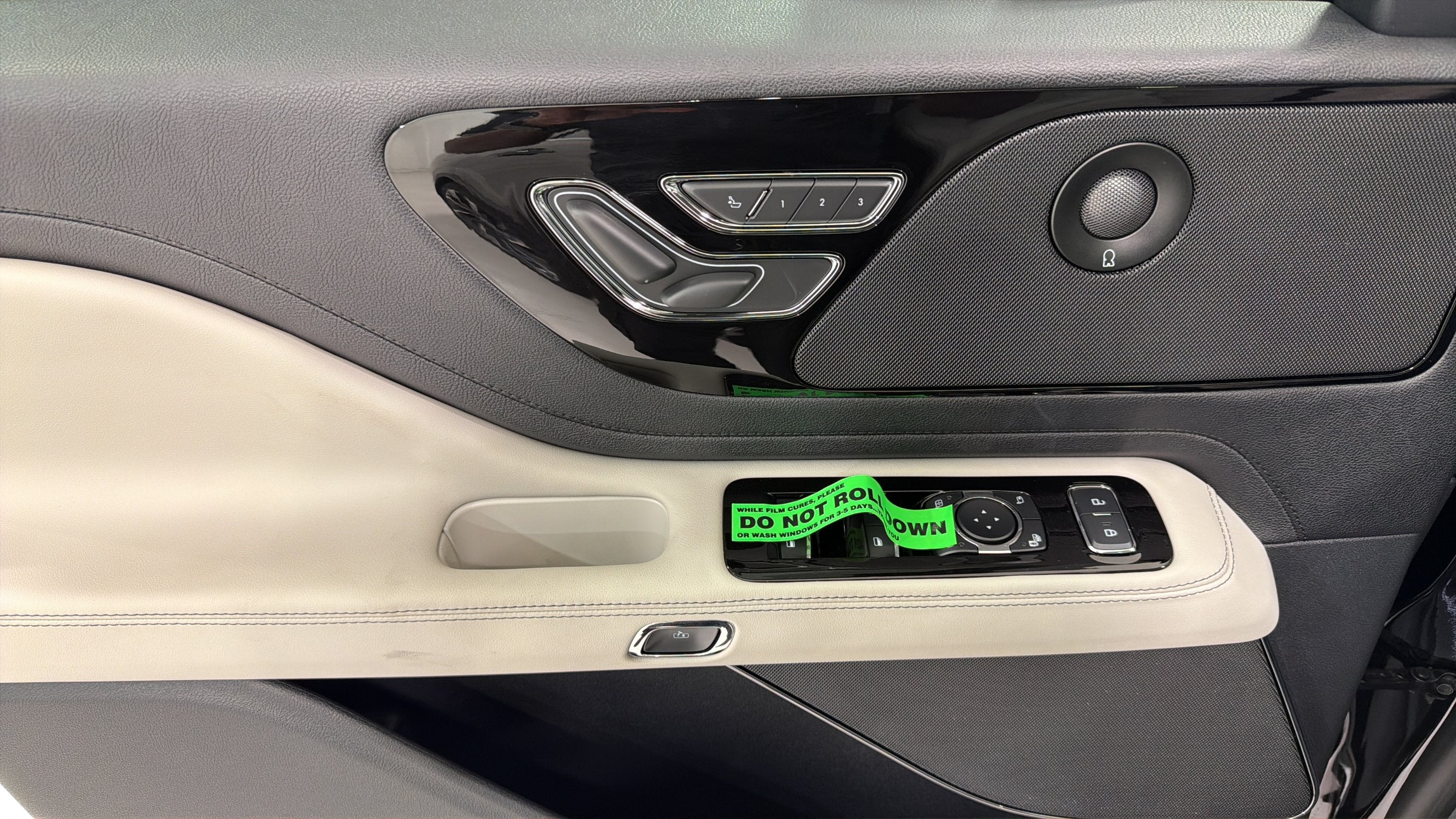 2027 Lincoln Aviator Reserve
