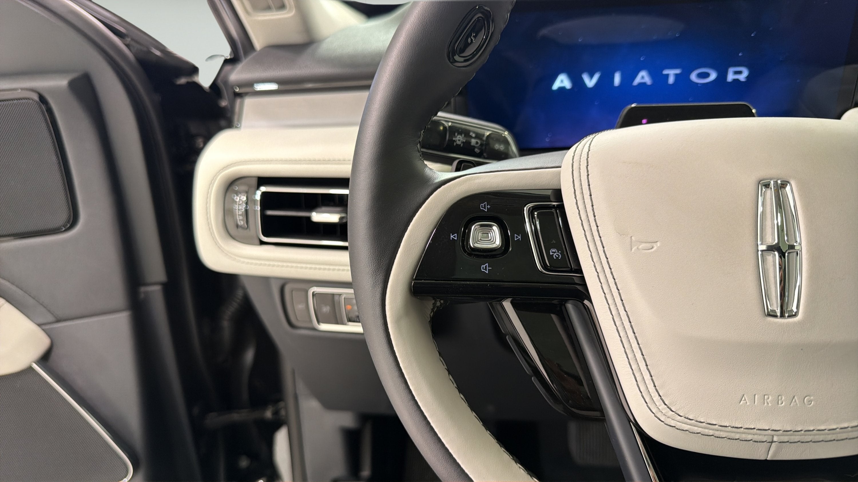 2027 Lincoln Aviator Reserve