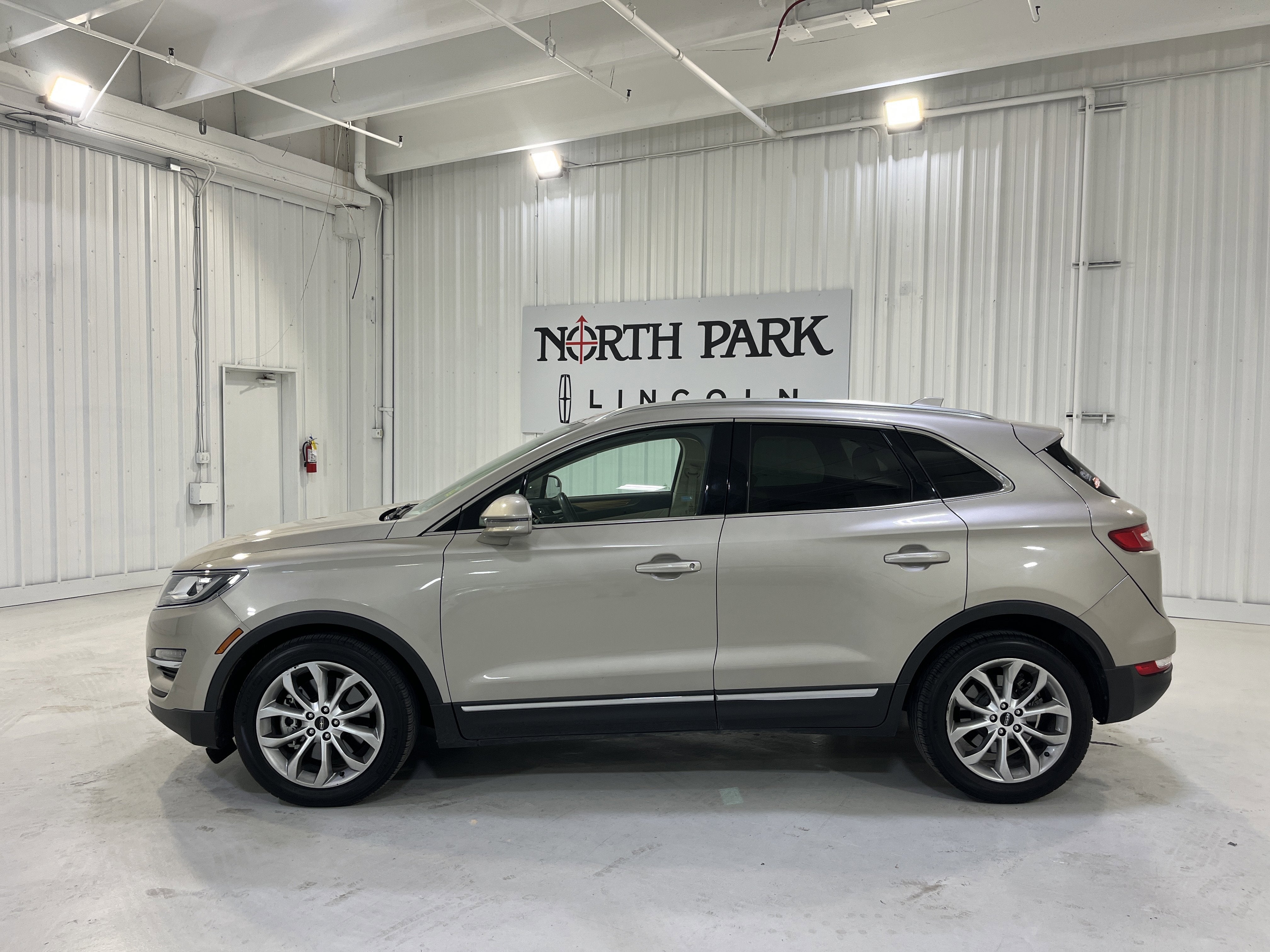 2015 Lincoln MKC Base