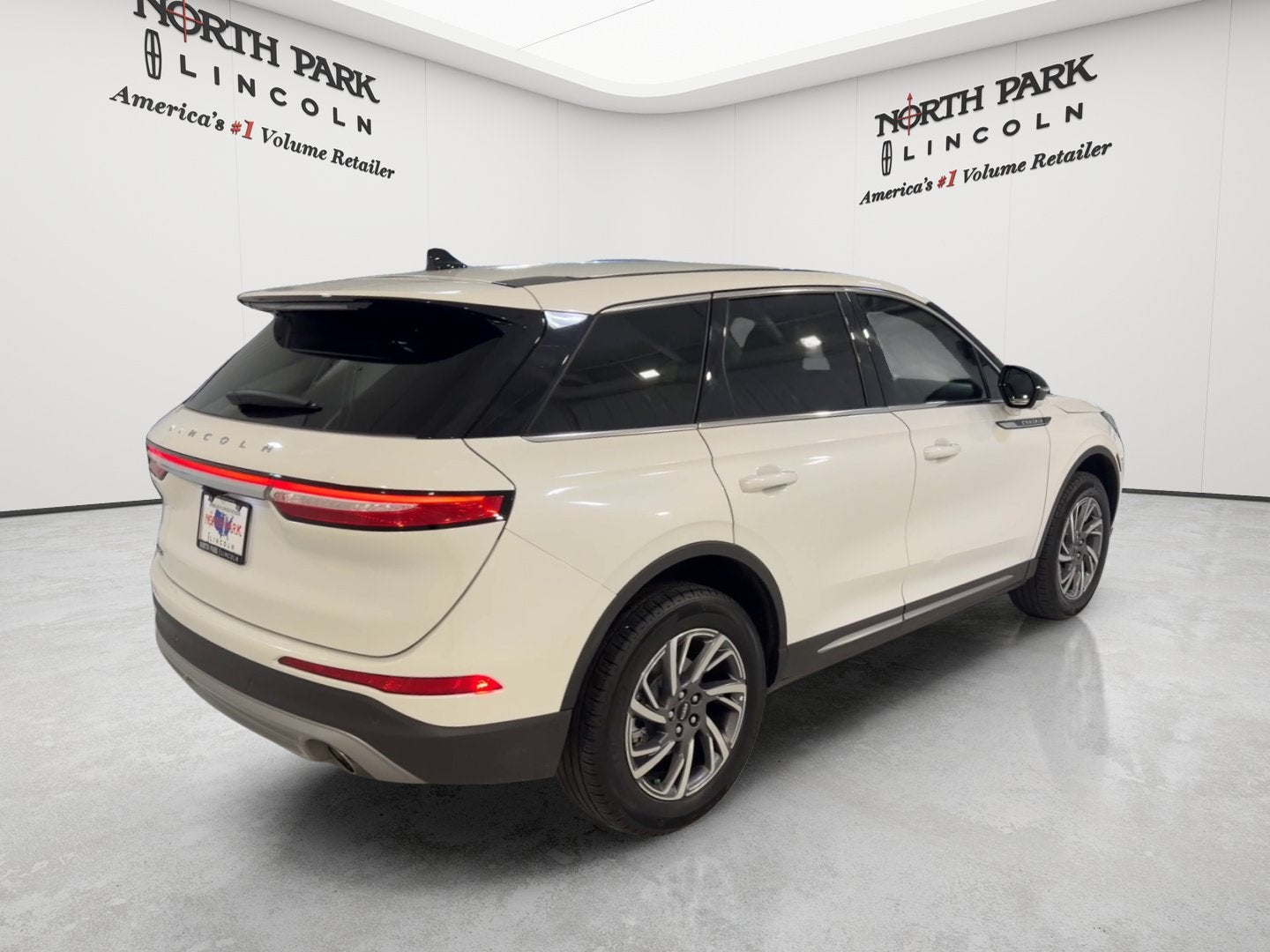 2023 Lincoln Corsair Standard