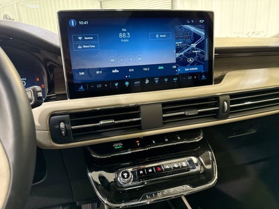 2025 Lincoln Corsair Premiere