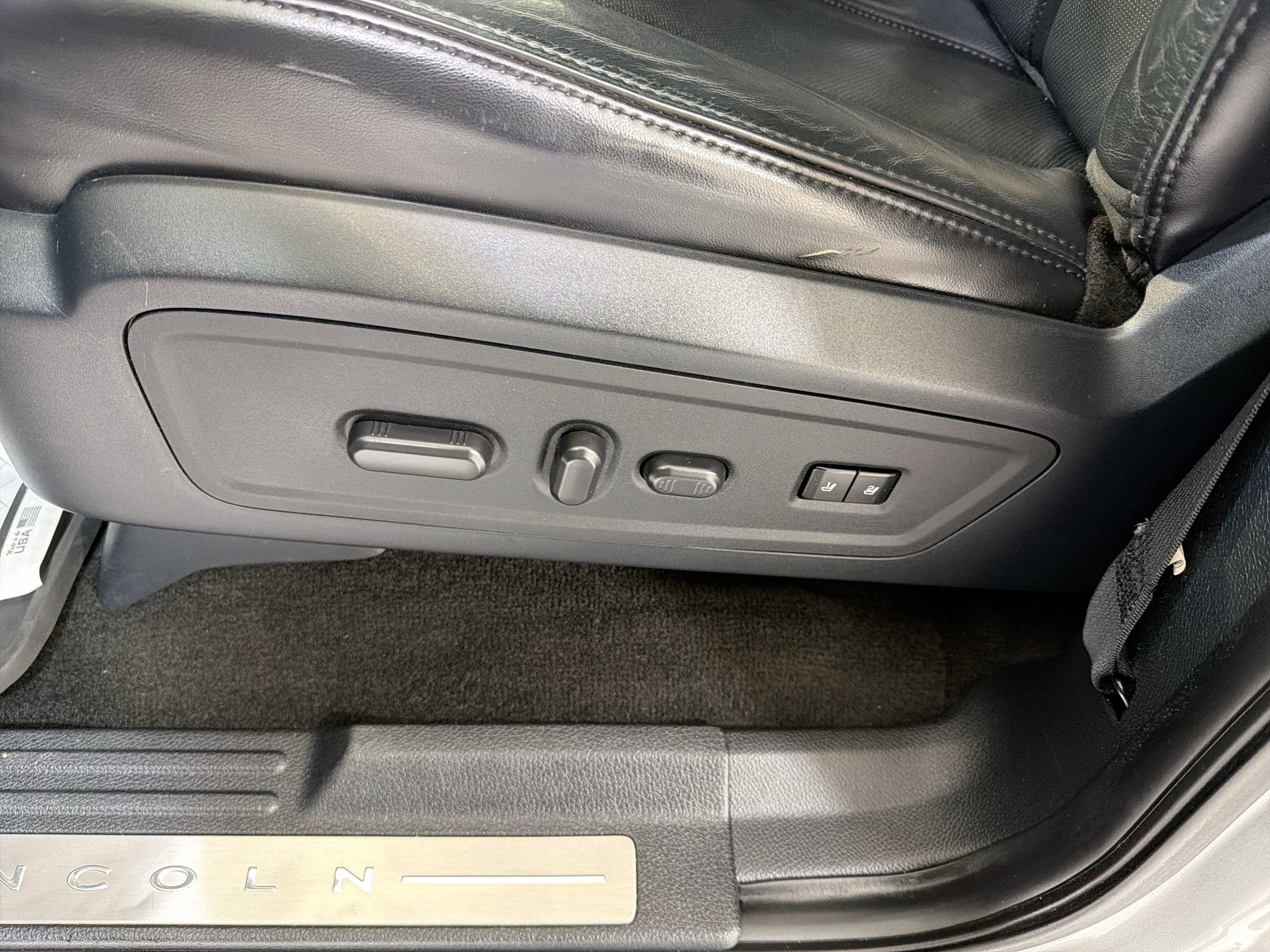 2015 Lincoln Navigator Base