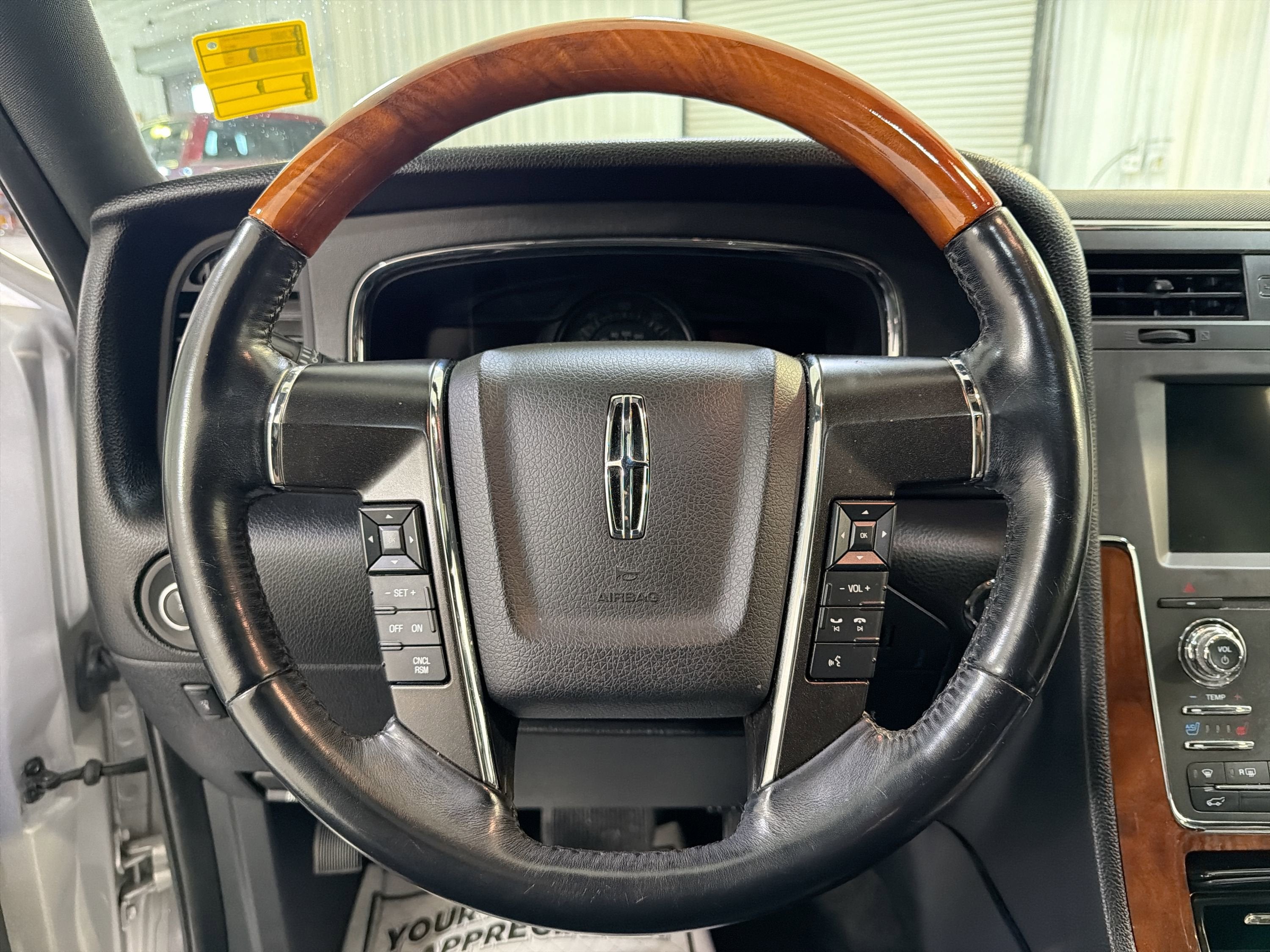 2015 Lincoln Navigator Base