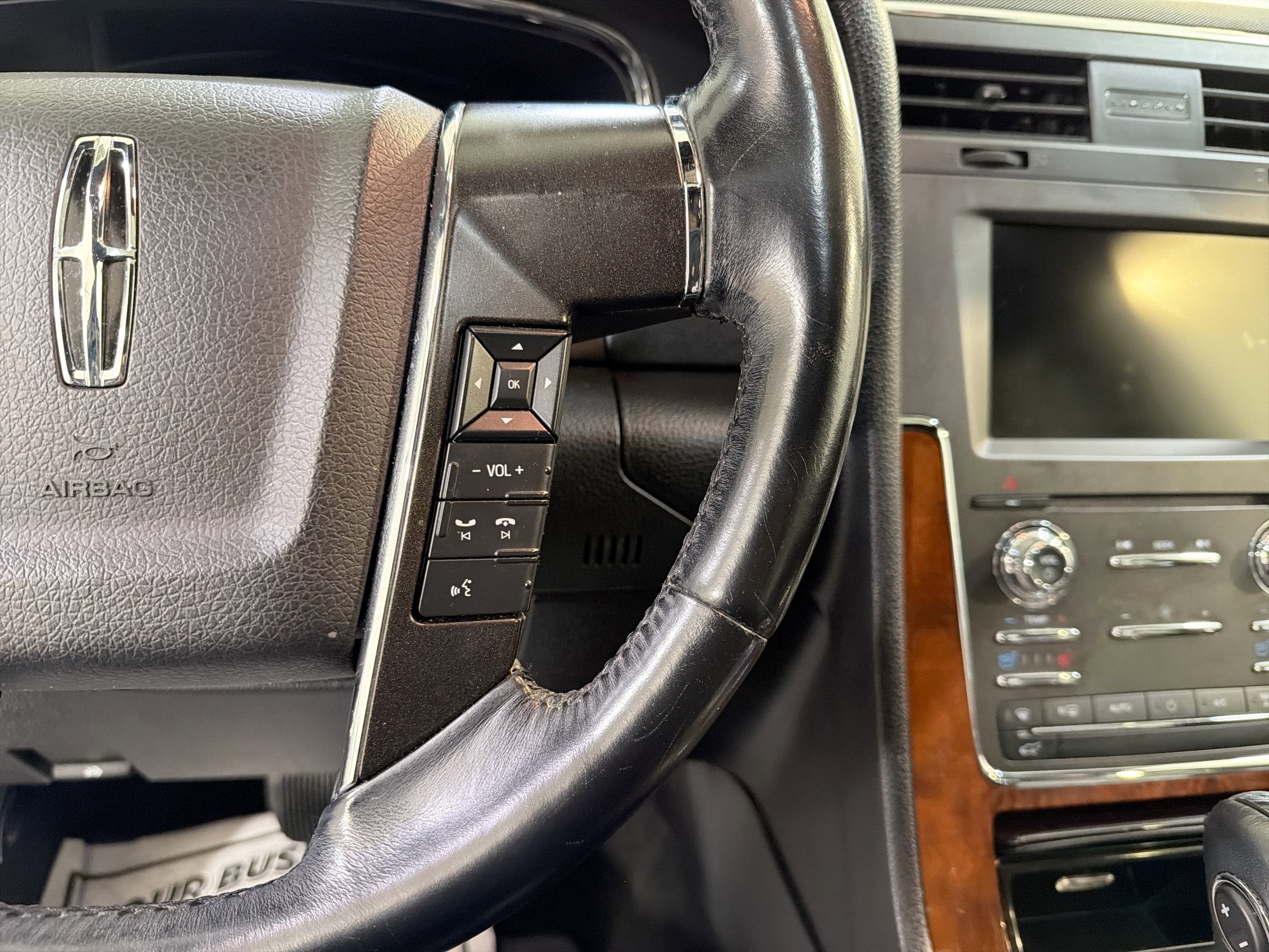 2015 Lincoln Navigator Base