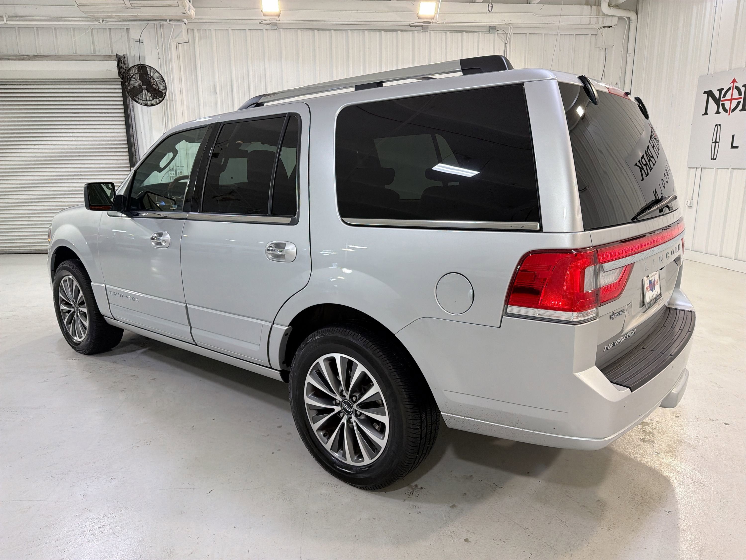 2015 Lincoln Navigator Base