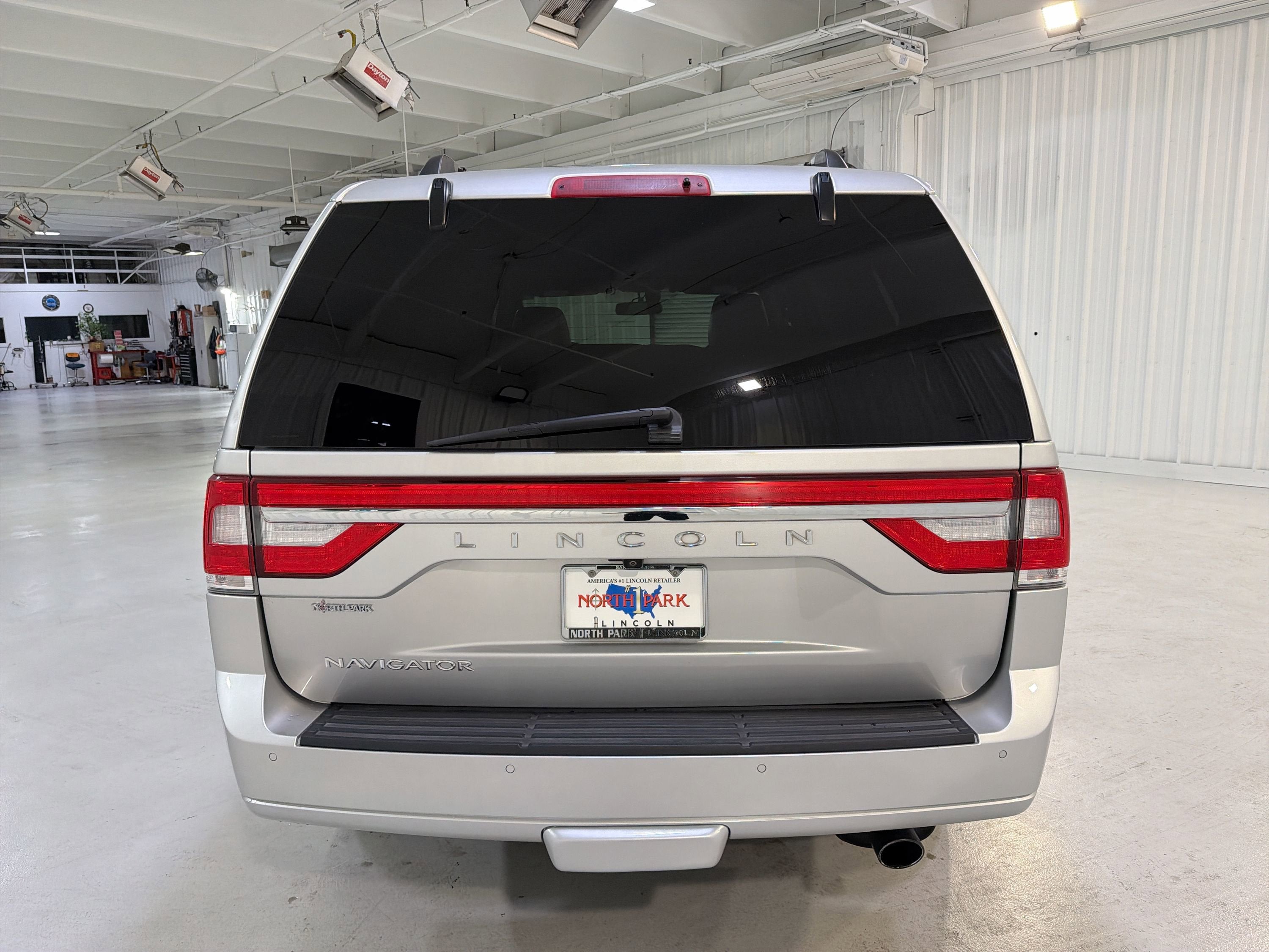 2015 Lincoln Navigator Base