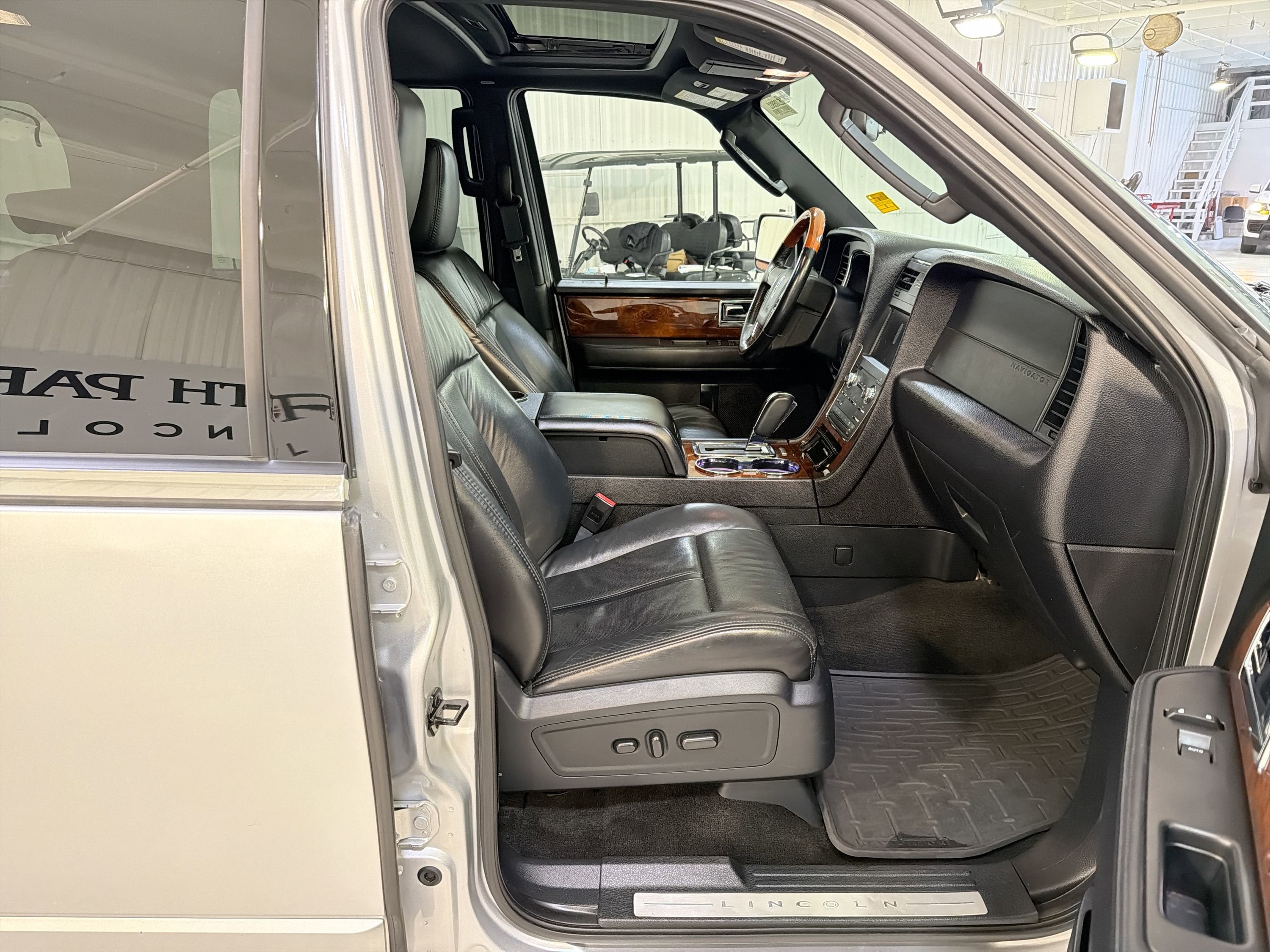 2015 Lincoln Navigator Base