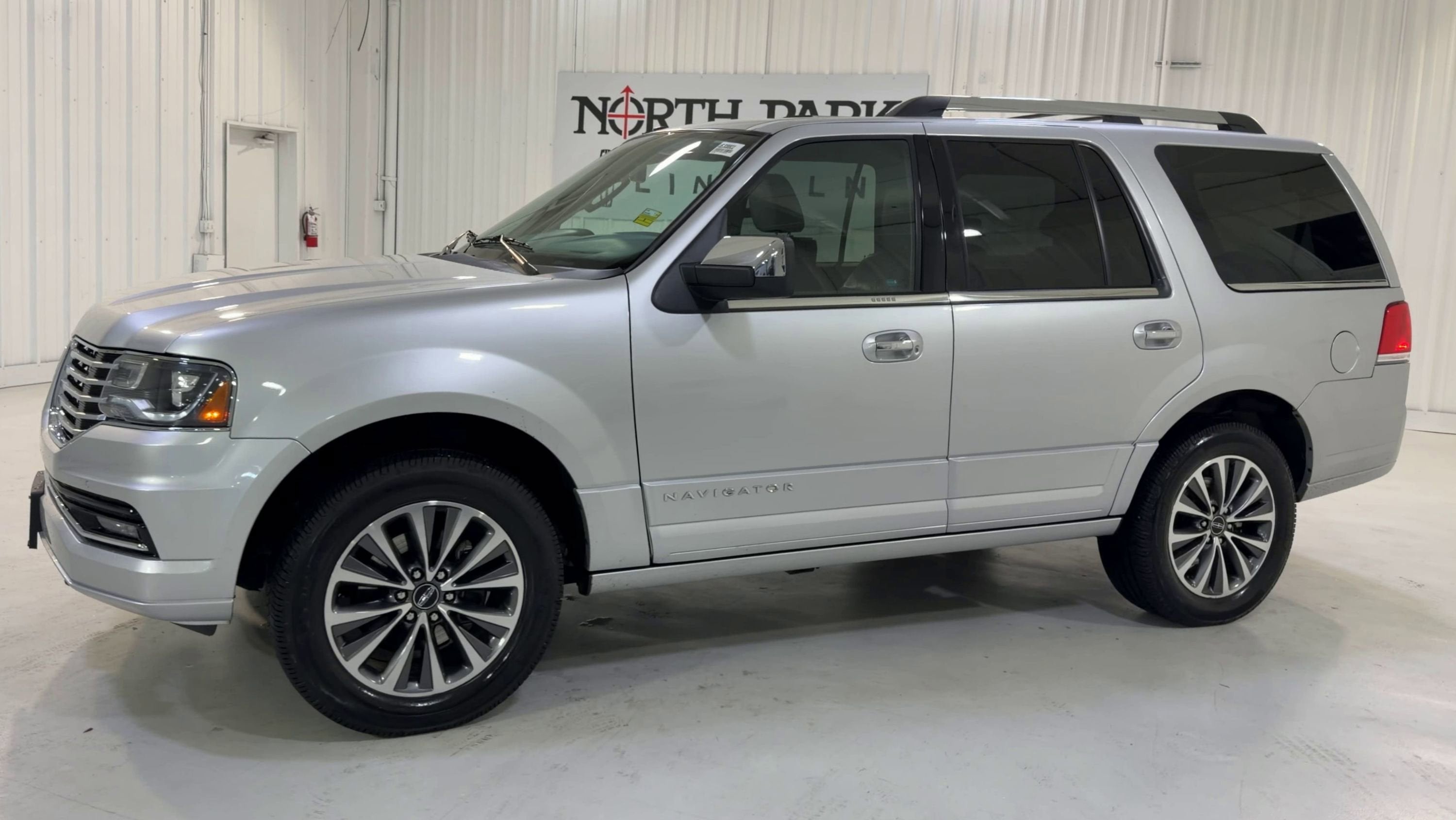 2015 Lincoln Navigator Base