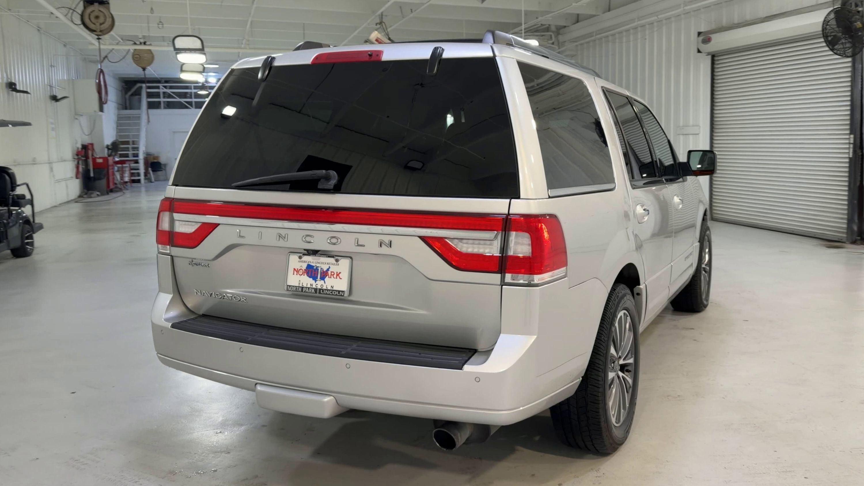 2015 Lincoln Navigator Base