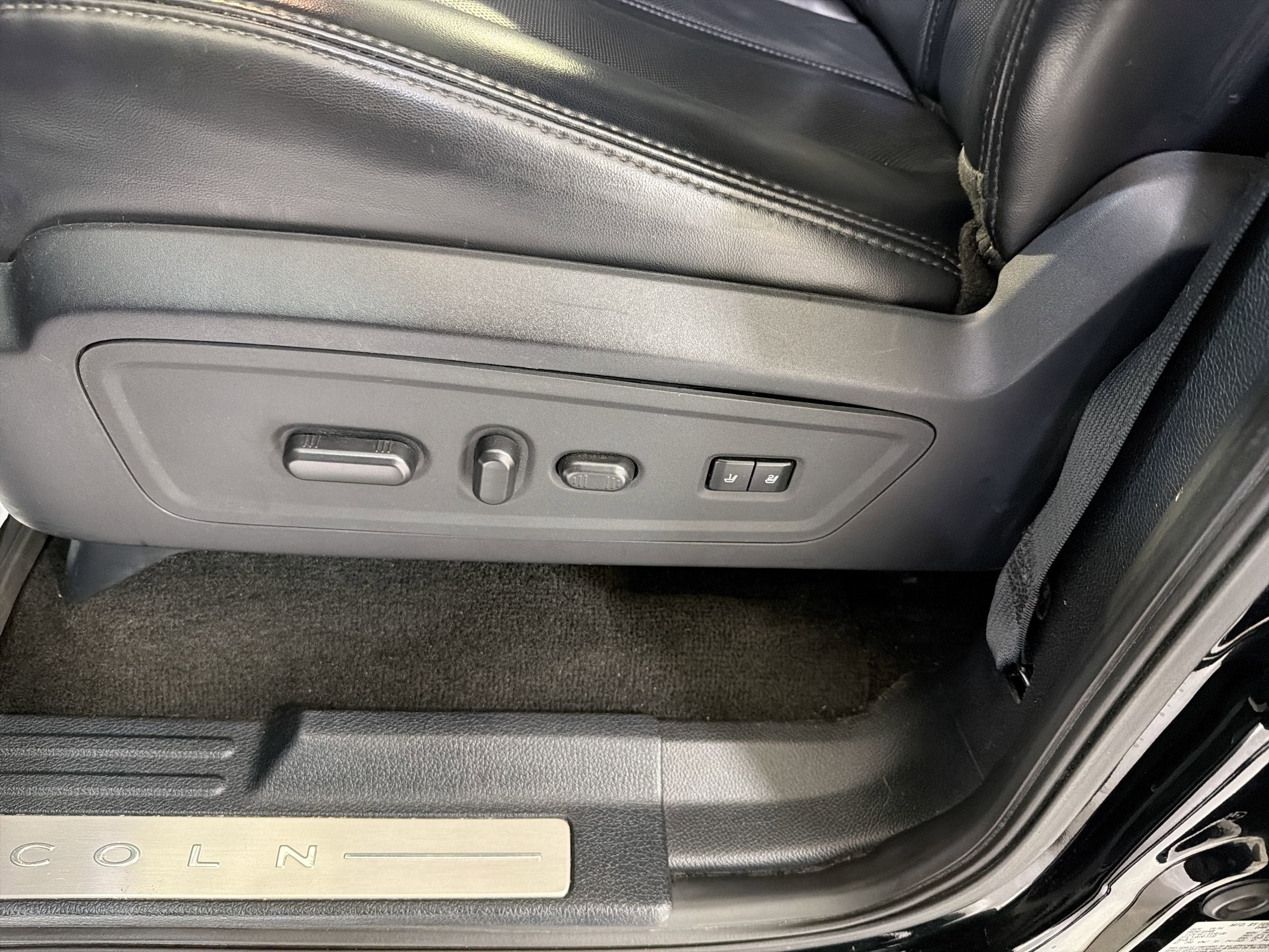 2017 Lincoln Navigator Select
