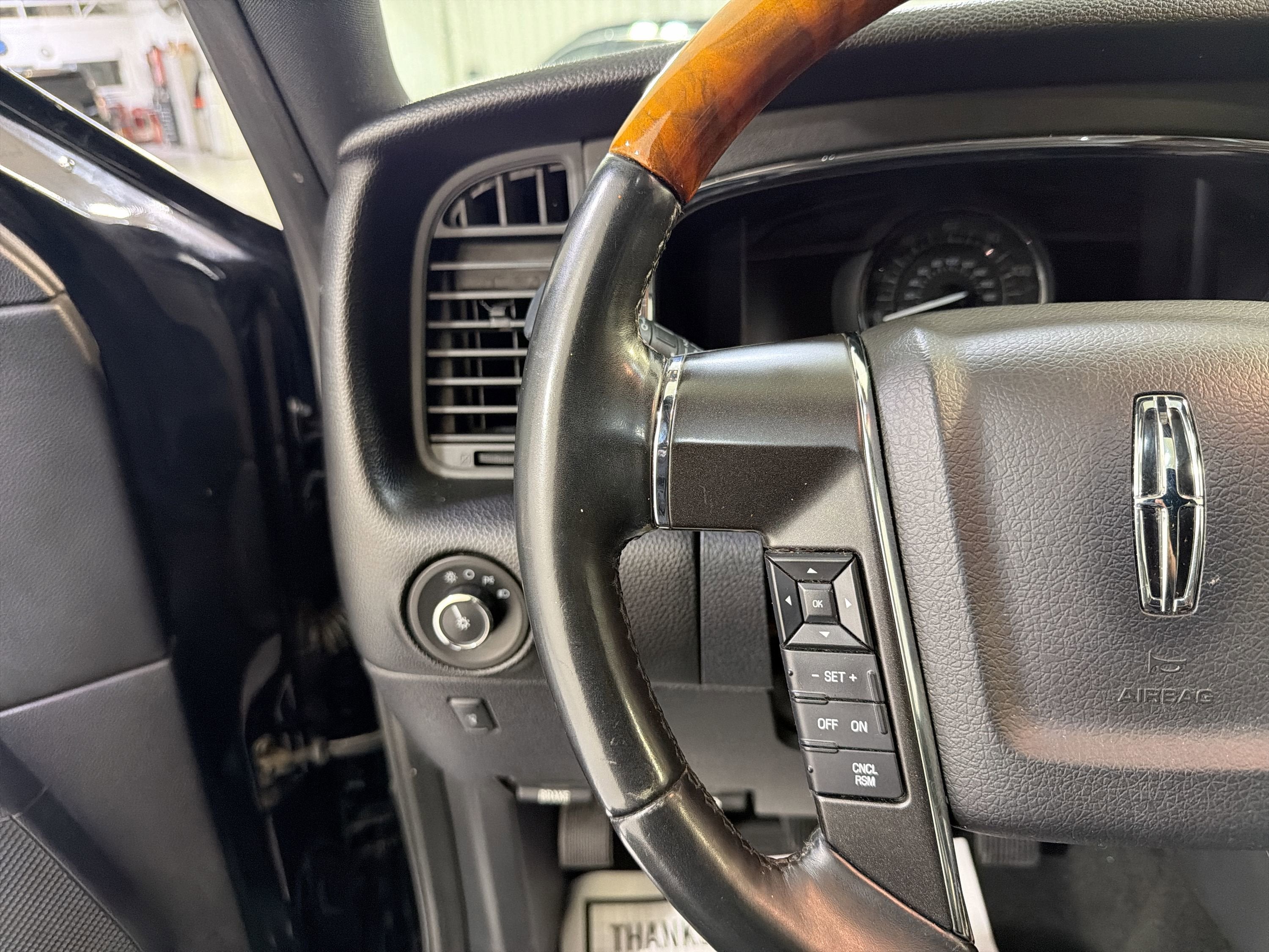 2017 Lincoln Navigator Select