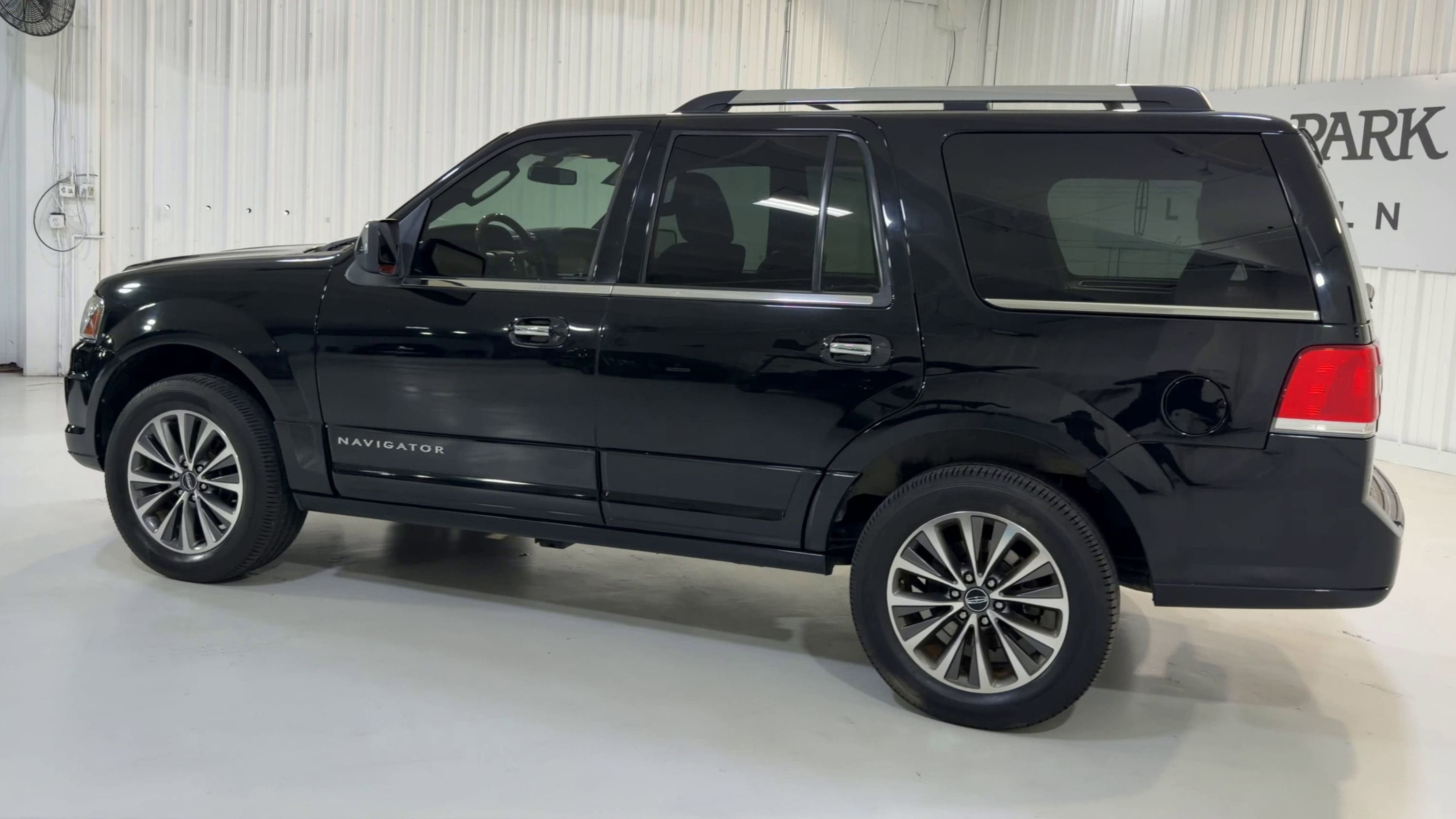2017 Lincoln Navigator Select