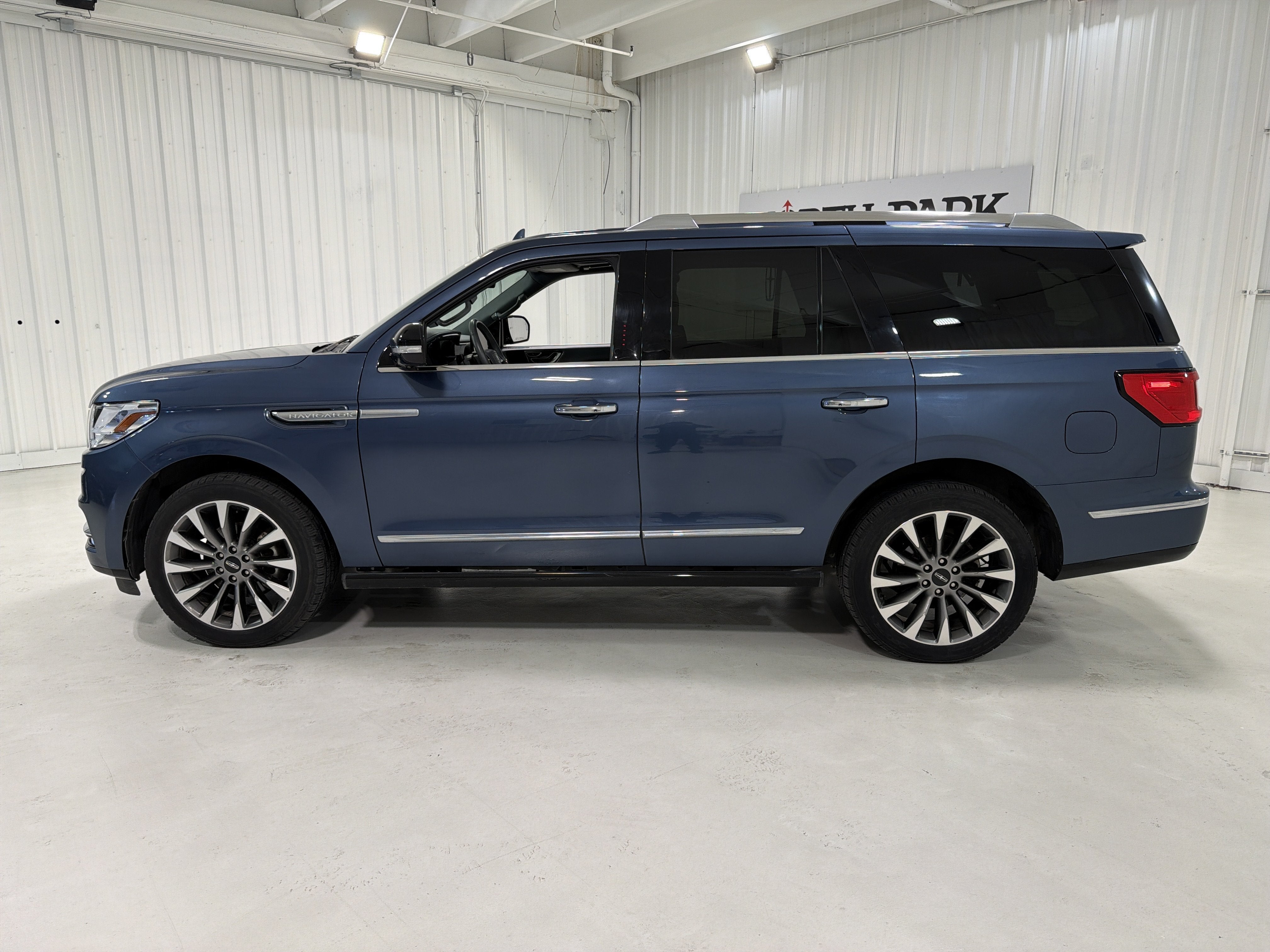 2019 Lincoln Navigator Select