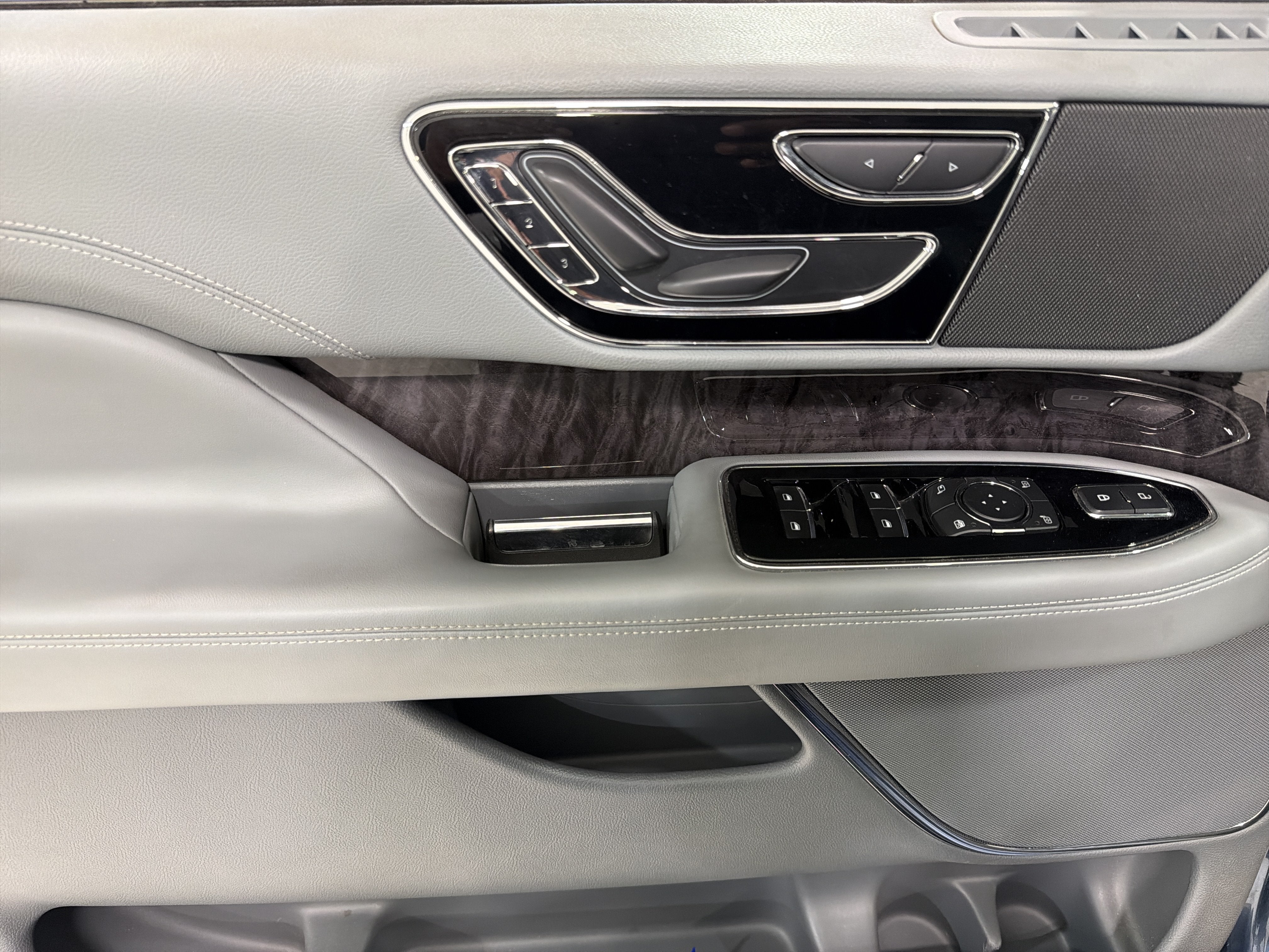 2019 Lincoln Navigator Select