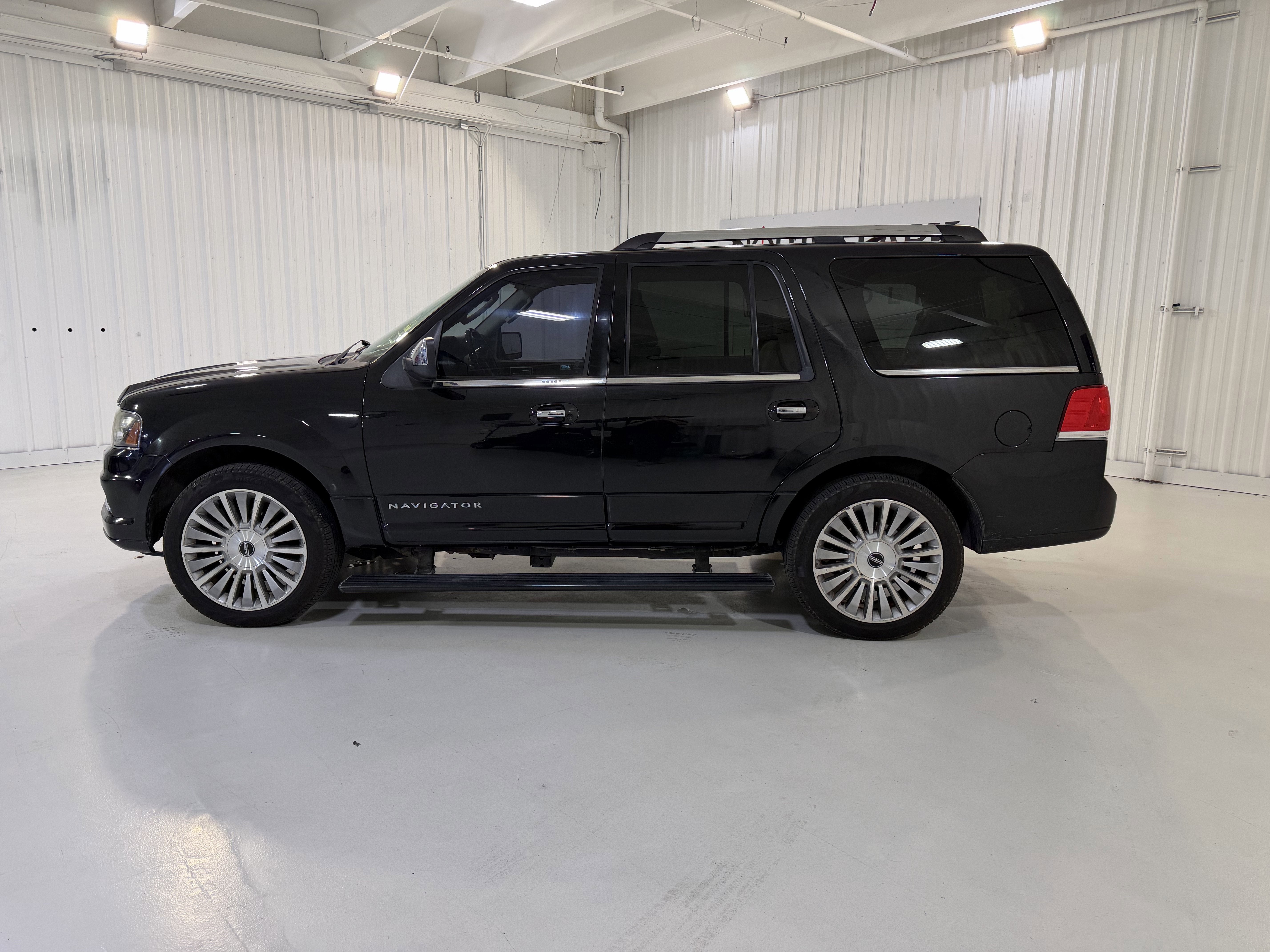 2015 Lincoln Navigator Base