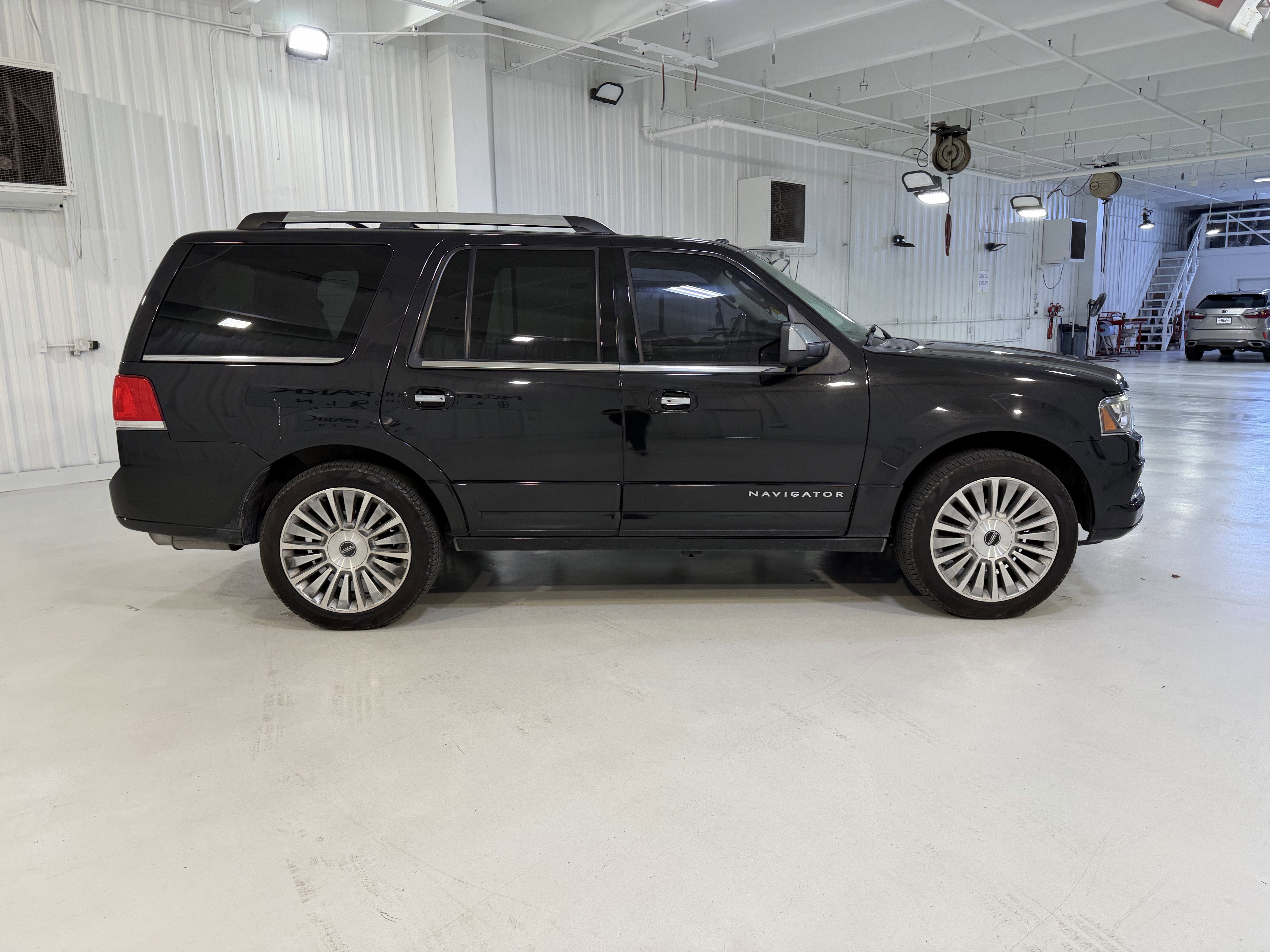 2015 Lincoln Navigator Base