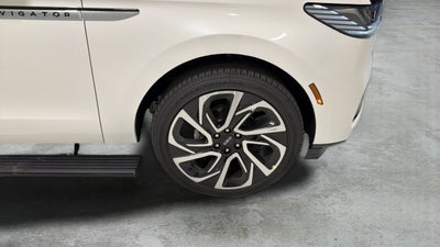 2027 Lincoln Navigator Reserve