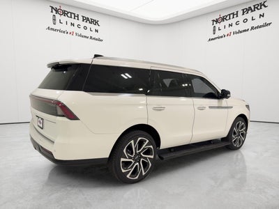 2027 Lincoln Navigator Reserve